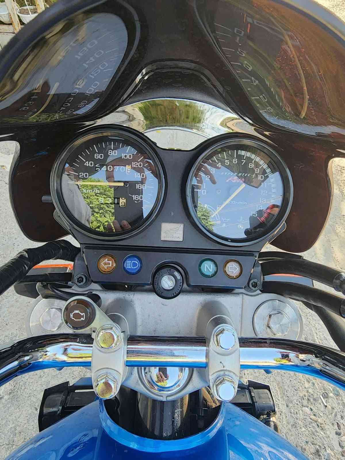 للبيع Cb400 سيبي فور
موديل 2009

نوزل

مكفوله كفاله عامه كير محرك

عليهه ادامه كامل من تايرات و بلكات

مكان الدراجه سليمانيه 

سعرهه 24 وبيهه مجال 
(***********)
