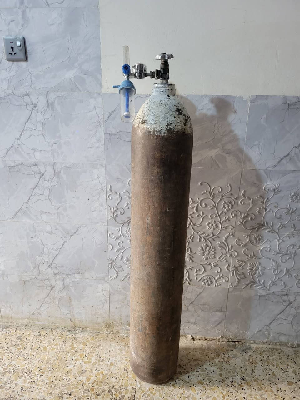 بطل اوكسجين حجم وسط ياباني سعره 100 الف مكاني بغداد البلديات ***********
