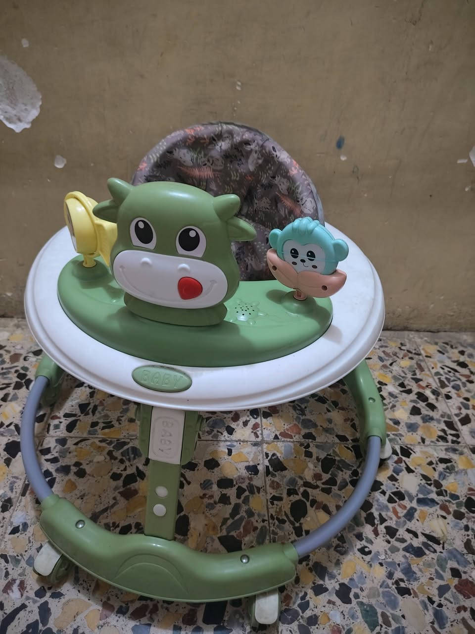 حجله • حوض سمك • شعب حي اور