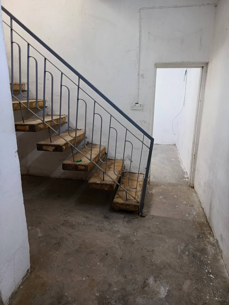 حي القادسيه • بيت قديم • ٢٠٠متر