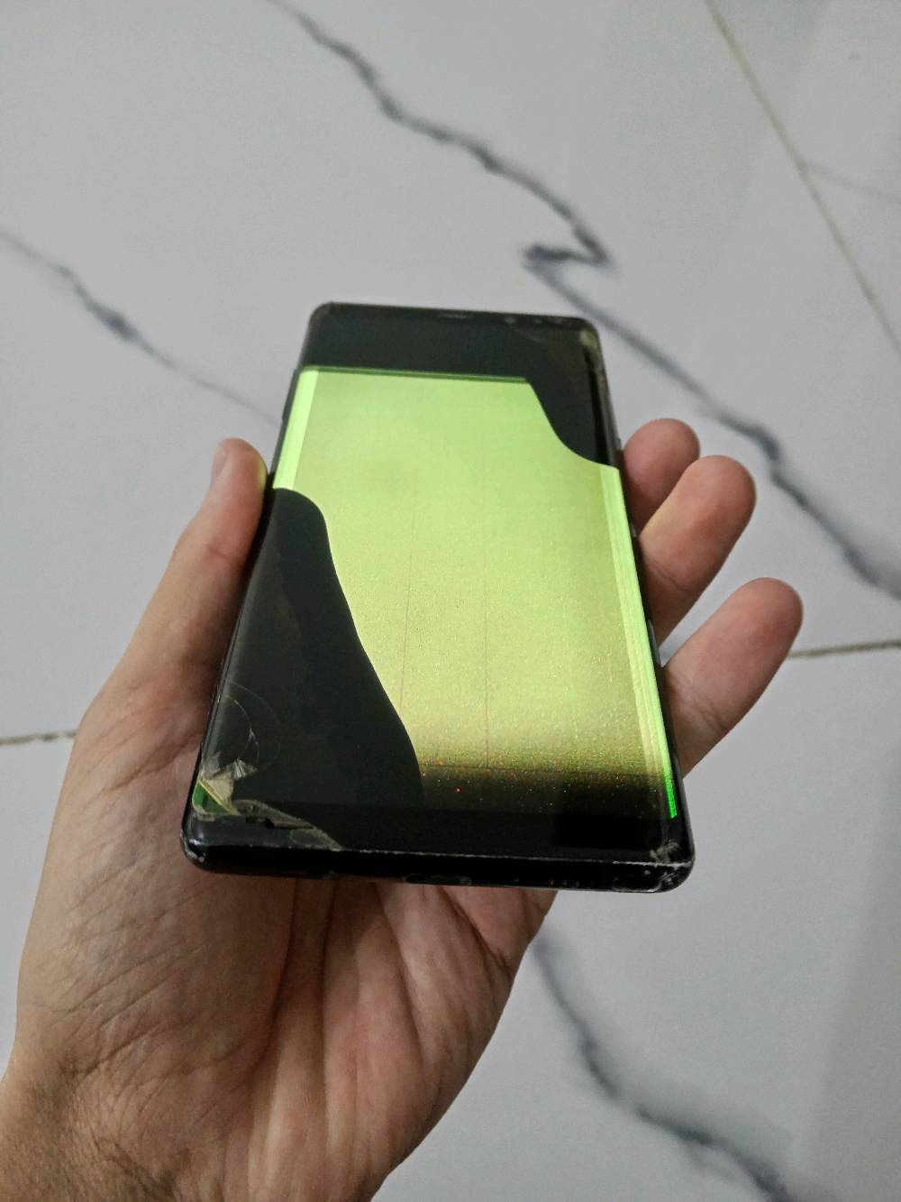 سلام عليكم Samsung Note 8 الجهاز شغال من كلشي مخابرة واتصال وسماعات وانترنيت ذاكرة 128 الجهاز يخبل بس نقصها شاشة فقط ابيع فحم