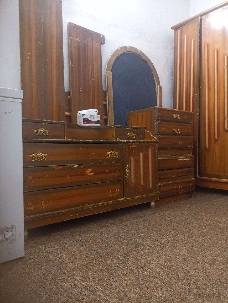 سلام عليكم من رخصت صاحب الكروب عندي غرفه نوم صاج سعره 400وبيه مجال يتصل وتدلل ***********
