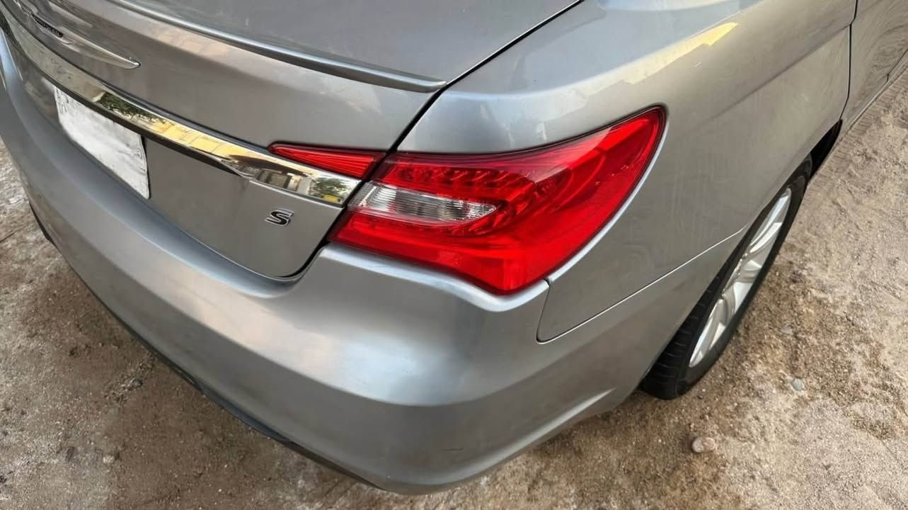 C200
موديل 2013 فئه S
رقم بابل مشروع وطني 

محرك 2400

تخم تاير جديد 

حداديه يوم 8/27 شديته 

گير ومحرك نظيف 

تبريد جيد 

السياره مابيه كل نقص

حادثه جاملغ وربع البنيد على جهة دبه الزراگات وهنا صار بيه قطعتين صبغ الجاملغ الثاني الامامي وجوه قبق البانزين فقط العنوان كربلاء 
الرقم *********** السعر 83
