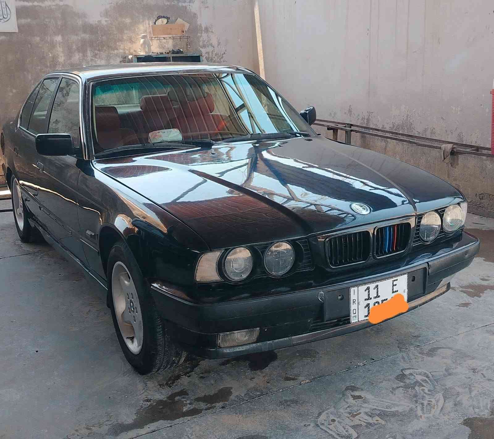 السلام عليكم
                                                                          BMW للبيع 
رقم بغداد الجديد والسنويه جديده بأسمنه
موديل ٩٤
السيارة نظيفه جدا ومكينه جديده وصبغ كامل فرن حراري قبل فترة صبغتها السيارة جاهزه من كلشي مكاني الديوانية 
للأستفسار ***********
