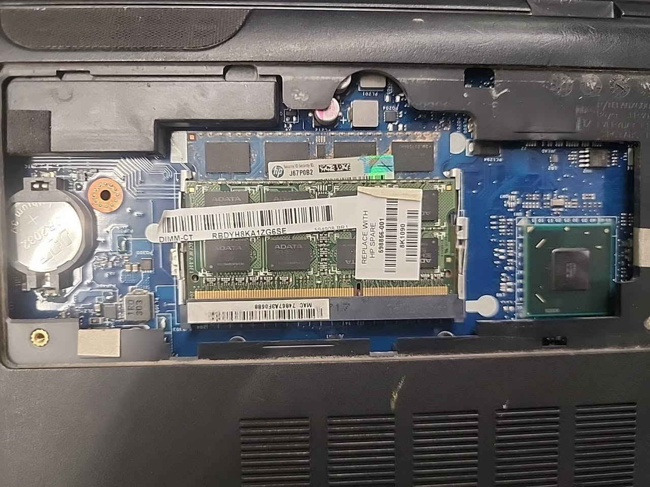 3 لابتوبات Dell وHP للبيع  قطع غيار أو تصليح
للبيع 3 لابتوبات مستعملة، الأجهزة متقاربة بالمواصفات

🔹 المواصفات والحالة:

- معالجات Intel Core i5
- RAM 4GB تقريبًا
- الهاردات موجودة
- الأجهزة بحاجة إلى صيانة
- الشاشات لا تعمل
- البطاريات لا تعمل
- بدون شواحن
- مناسبة للتصليح أو استخدامها كقطع غيار

مكاني بغداد السعدون 

سعر الواحد: 60,000  
💰سعر الثلاثة معًا: 160,000 

📍 المعاينة متاحة قبل الشراء، والأجهزة تُباع على حالتها.

للاستفسار أو الاتفاق
***********.
