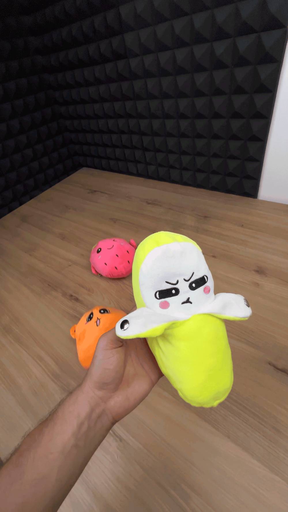 🍓🍊🍌 دمية الفواكه الموسيقية 🎹💖

ناعمة، كيوت، وتجمع بين اللعب والموسيقى والاحتضان 🥰🎶

✨ ملمس مخملي ناعم
🎹 موسيقى تفاعلية ممتعة
🔘 أزرار كبس للتفاعل واللعب
🧸 ملامح مطرزة وآمنة
🌈 3 أشكال لطيفة: موز 🍌 فراولة 🍓 برتقالة 🍊
🔋 تعمل بـ 3 بطاريات AAA

🎁 هدية لطيفة ومميزة للصغار 💕
📩 للطلب والاستفسار راسلونا على الخاص