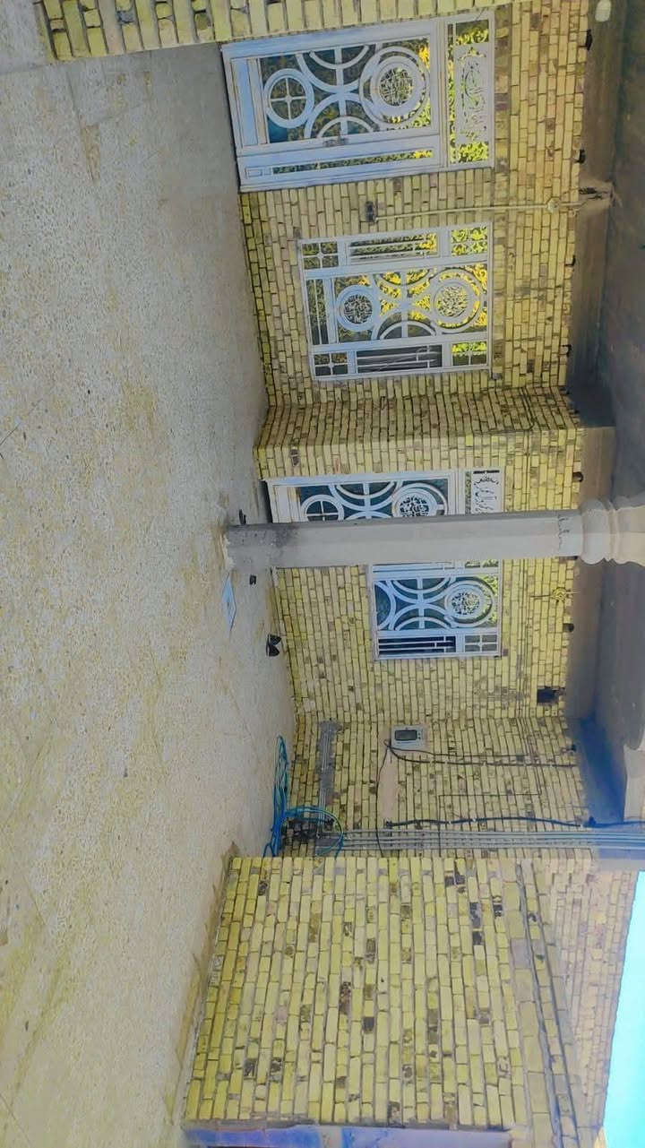 سلام عليكم ورحمه الله بيت للبيع مساحه 240م زراعي عماره.   حي المدثره شارع لإمام علي ع سلام كافه الخدمات متوفره ماء مجاري شوارع بلديه بناء جديد استفسار اتصال ***********
