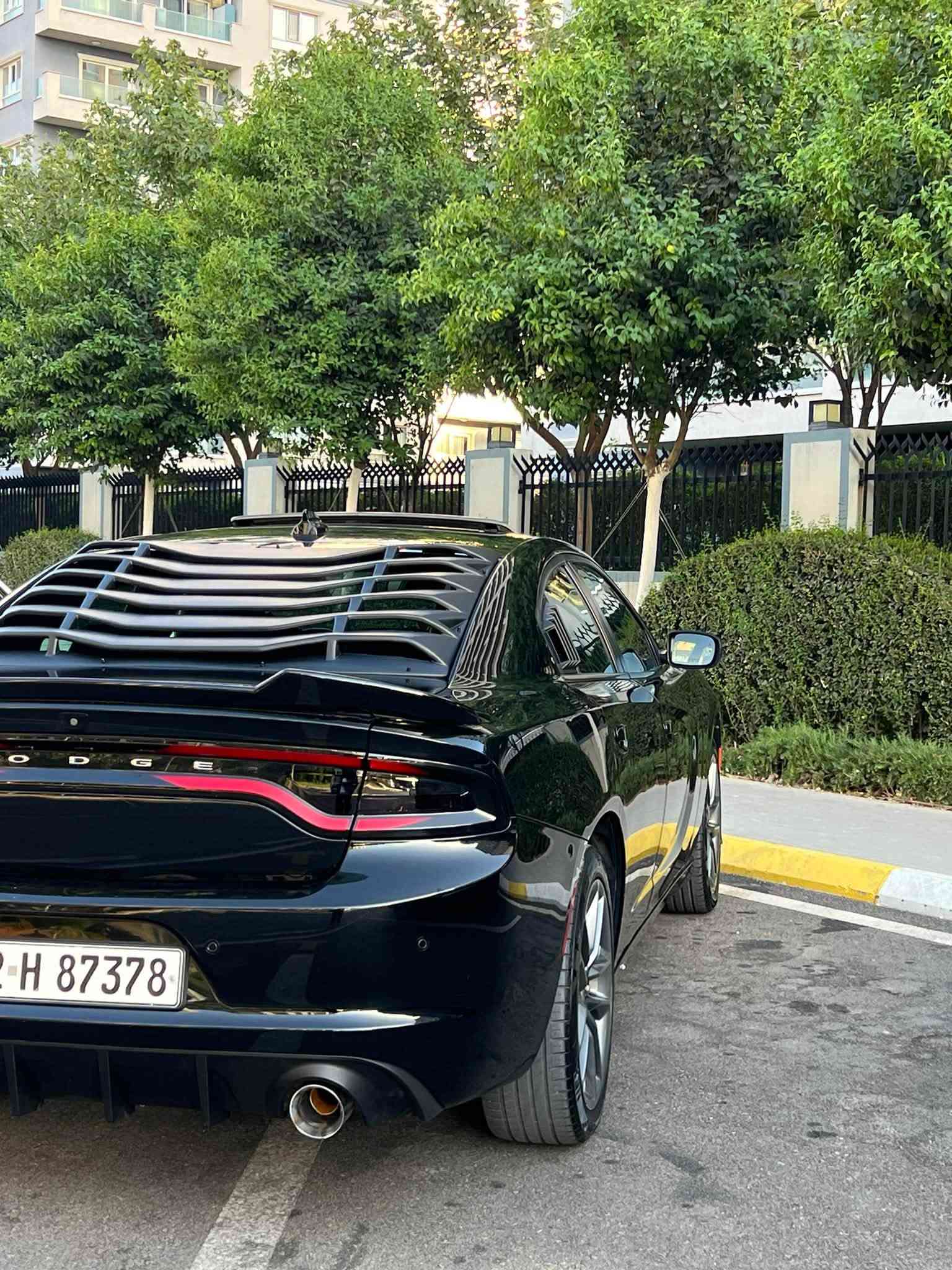 دوج جارجر GT Plus 2021
فل أوبشن ومواصفات كاملة

مواصفات السيارة:

* رادار 
* كوشن جلد كهربائي
* كوشن خزن (ذاكرة)
* كوشن سارد وتسخين
* كوشن خلفي تسخين
* تشغيل عن بُعد (Remote Start)
* شاشة كبيرة Uconnect
* سماعات Alpine أصلية
* كاميرا خلفية
* حساسات خلفية
* بدلات (Paddle Shift)
* سلاید (Slide)
* سوبر تراك باك
* جنوط سبورت
* جناح خلفي سبورت
Super track pack
* ومواصفات إضافية خاصة بفئة GT Plus

السيارة عليها جوانكر وتعديلات خارجية كاملة بشكل راقي، شكلها مميز ومرتب

السيارة ما بيها أي حادث قوي:

* بدون الايرباک
* الشاصي سليم

تم تبديل بابين فقط بقطع وكالة،
الباب الخلفي جهة السکن بيه نص صبغ

الكير والمكينة على الشرط،
***********

