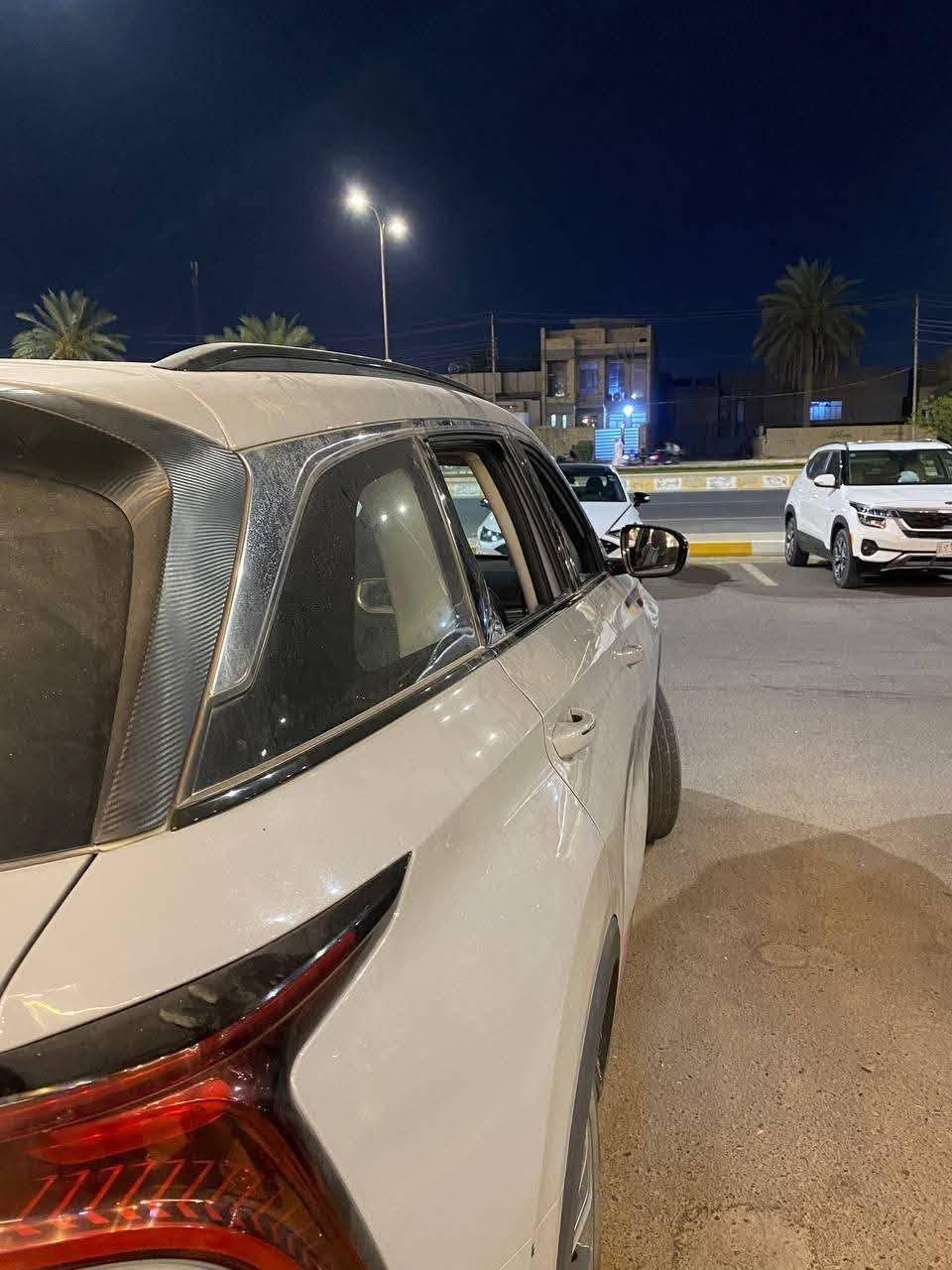 **شانجان CS75 plus   2022
*لون اسمنتي
*لون الداخل جلد احمر 
*حجم الاطارات R19
*حجم المحرك 2.0T
*القوى الحصانيه 230/5500
* كير اوتوماتيك
*اكزوس كروم مزدوج 
*الاضواء LED
*الاضواء اوتوماتيكيه
*الاضواء العالي والواطي اوتوماتيكيه
*كشافات اماميه
*اريل على شكل زعنفه القرش
*شاشه العدادات نوع LCD قياس 12.3انش
*شاشه معلومات وسطيه LCD حجم 10.25 انش
*ضوء داخلي للديكورLED
*ضوء ارضي للترحيب عند فتح الباب
*مكابح ABS
*نظام الكتروني لتوزيع القوى بالتساوي على دواليب 4 عند البريك
*نظام الكتروني لتحكم بالثبات ESP
*نظام للمساعدة اثناء النزول على المنحدر HDC
*ايرباك امامي للسائق والمرافق الامامي
*ايرباك جانبي للسائق والمرافق الامامي
*ايرباك جانبي عالي امامي وخلفي
*نظام ذكي لتتبع ضغط الهواء في الاطار
*نظام تسجيل اثناء القيادة
*حساس امامي عدد 6
*حساس خلفي عدد 6
*كروز كونترول ذكي ومتأقلم
*نظام تنبيه السائق اثناء القياده
*تحذير قبل التصادم الامامي FCW
*الكبح التلقائي في حالات الطوارئ عند وجود سياره
*الكبح الامامي في حالات الطوارئ عند وجود مشاه
*صوره بانوراميه 360 درجه الترا HD
*كاميرا خلفيه 
*بصمه
*نظام الصفط بالريمونت 
*فتحه سقف بانوراميه
*فتحه سقف كهربائيه
*مرايا جانبيه مدفئه
*مرايا جانبيه كهربائيه
*فلتر كربوني لتنقيه الهواء
*كرسي السائق يعدل كهربائي بثماني حركات
*ذاكره لموضع كرسي السائق
*كرسي المرافق يعدل كهربائي بأربع حركات
*تدفئه في الكراسي الاماميه 
*تهوئه في الكراسي الاماميه
*باب الصندوق الخلفي كهرباء
*سانسر لسقوط الامطار على الزجاج الامامي
*نظام تكييف اوتوماتيكي منفصل التحكم للسائق والمرافق
*بلوتوث
*سماعات عدد 8
*نظام تحسين صوت الموسيقى ثلاثي الابعاد
*عدد مخارج USB  في الامام 2
*عدد مخارج USB  في الخلف 2

*رقم بغداد 
*ماشية 60الف
السعر 22 مليون 
*للاستفسار 
***********
