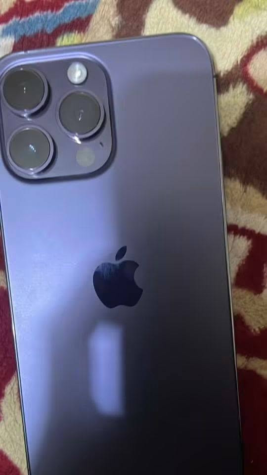مرحبا ايفون 14 برو ماكس وكاله بطاريته 88 ذاكرته 256 تبديل شاشه كامره الاماميه تفصيخ  مو صيني وبيه وصل  من شركه الي عنواني الشطره الي يشتري يتصل 
***********

نص مكتوب في الصور:
- ٧:١٧ حالة البطارية والشحن كما هو الحال مع البطاريات القابلة لإعادة الشحن، بطارية الهاتف قابلة للاستهلاك وتصبح أقل فاعلية مع الوقت. معرفة المزيد... الحد الأقصى للقدرة ٨٨٪ هذا قياس لقدرة البطارية مقارنة بقدرتها عندما كانت جديدة. قد تتسبب القدرة المنخفضة بتقليل ساعات الاستخدام بين عملية الشحن والأخرى. أقصى قدرة للأداء ستساعد الأنظمة المضمنة في النظام والمكونات في تخفيف آثار الأداء التي قد تلاحظها أثناء التقدم الكيميائي في عمر بطارية iPhone. شحن البطارية المحسن للحد من استنزاف عمر البطارية، يتعلم الـ iPhone من عادات الشحن اليومية، بحيث ينتظر ولا يتجاوز ٨٠٪ حتى يحين موعد حاجتك إلى استخدامه.