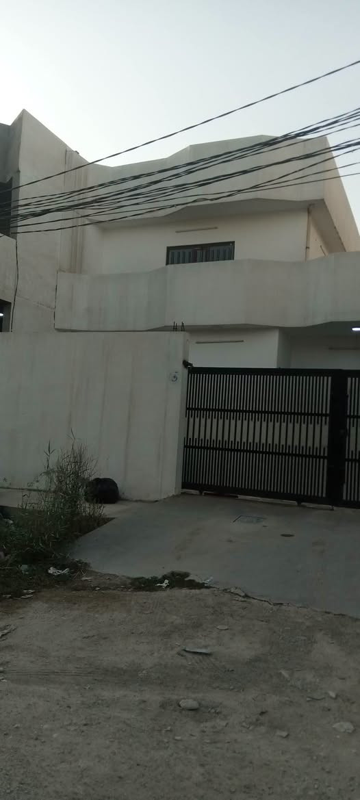 دار للبيع زراعي مساحة ٢٠٠ متر طابقين موقع حي واسطي قرب نفق سايدين بنزين خانة ٤غرف نوم واستقبال هول مطبخ وصحيات كراج حديقه البيت فول سيراميك سقف مغربي ثانوي سعر مناسب اي استفسار عله خاص او اتصل ***********
