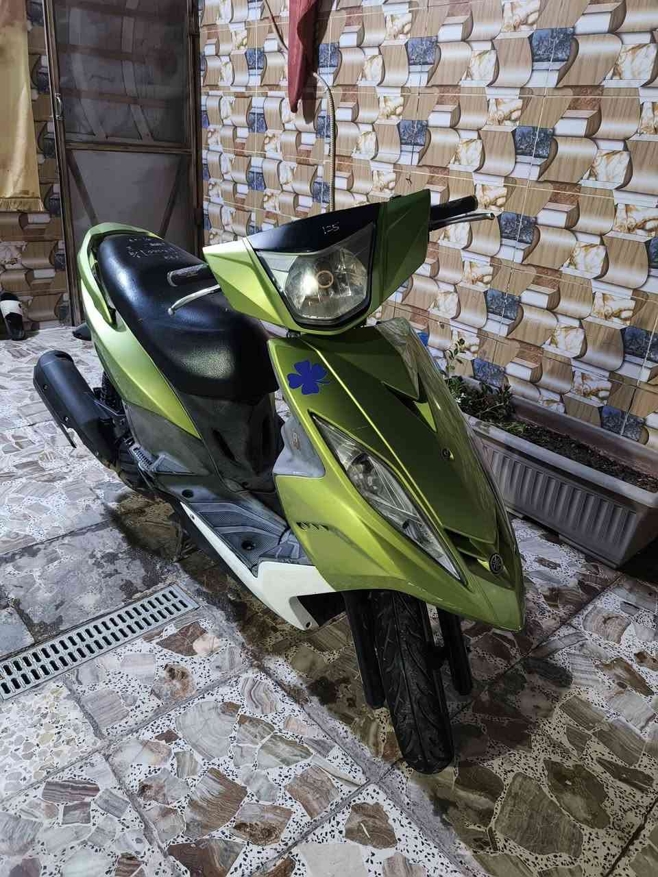 سلام عليكم GTR للبيع شوفت عينك نضيفه مكينه برغي ممفتوح بيها بس الشاشه واكفه الباقي شغال مكاني بغداد الشعب سعرها 850 
***********
