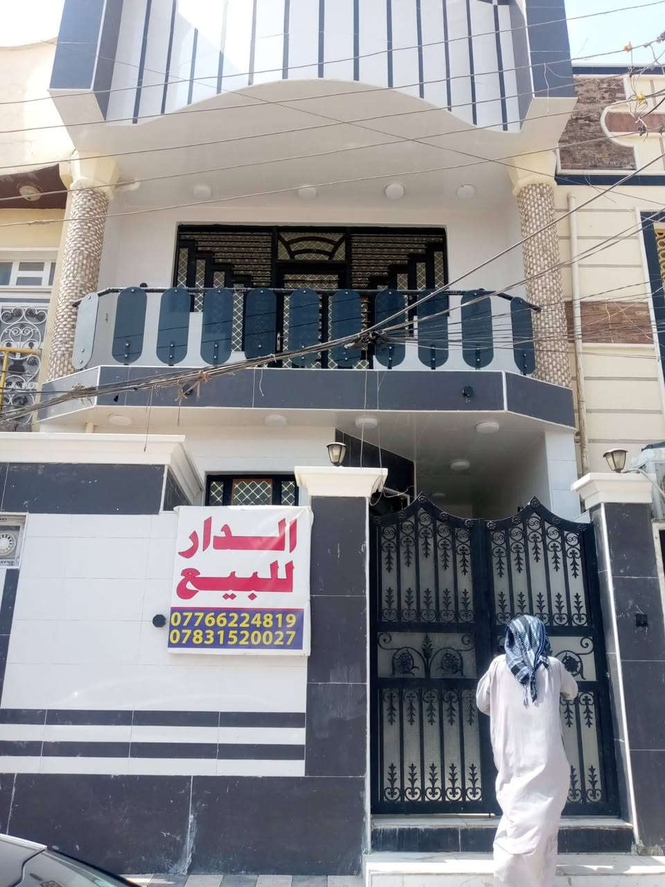 سلام عليكم دار للبيع المساحه 100طابقين بنيان درج اوله البيت بعده جديد مامسكون بي احد النوان النجف حي الوفاء شارع 15 قرب جامع الامام علي 
البيت يتكون من غرفيت فوك وتخاريج وفرغه جوه وستقبال ومطبخ وصاله وتخاريج بدارت الحاج ابو جميل الكعبي للوساطه العقاريه 
***********
