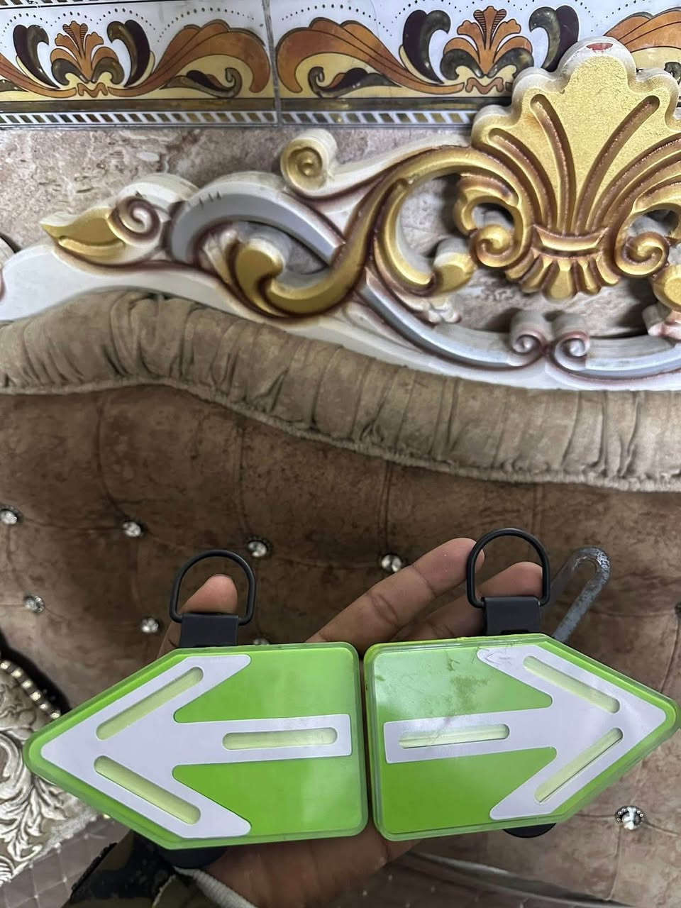 السلام عليكم 

كل قطعة وسعرها 
***********
