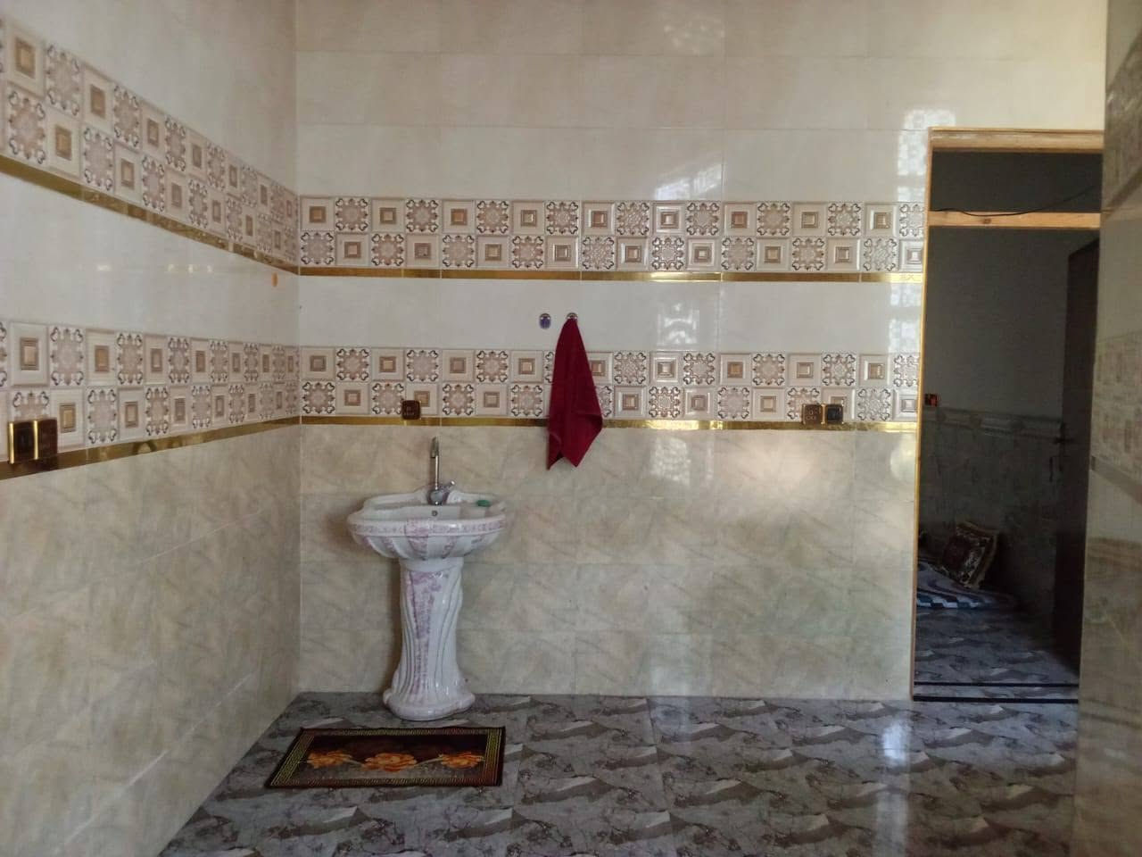 بسم الله الرحمن الرحيم 
بيت للبيع 
المساحه 600 متر زراعي متكون من استقبال 9 ×5 وهول وغرف عدد ثنين ومطبخ ومجمع صحيات داخليه وخارجيه 
حديقه اماميه وخارجيه بناء سنة 22

العنوان شارع 40 الفرع مال شركة باب الخشب يبعد عن الشارع العام 500 متر 

بالعافيه على الياخذ مكان حلو وجيران اكثر من الاهل

هاتف   *********** ابو ايمن 

           *********** 

اني مكلف بالنشر ارقام موجوده اتصلوا علي تحياتي ☝️👆
