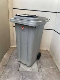 حاوية نفايات حجم كبير ٢٥ الف عنوني دورة ميكانيك  رقمي 07700047394