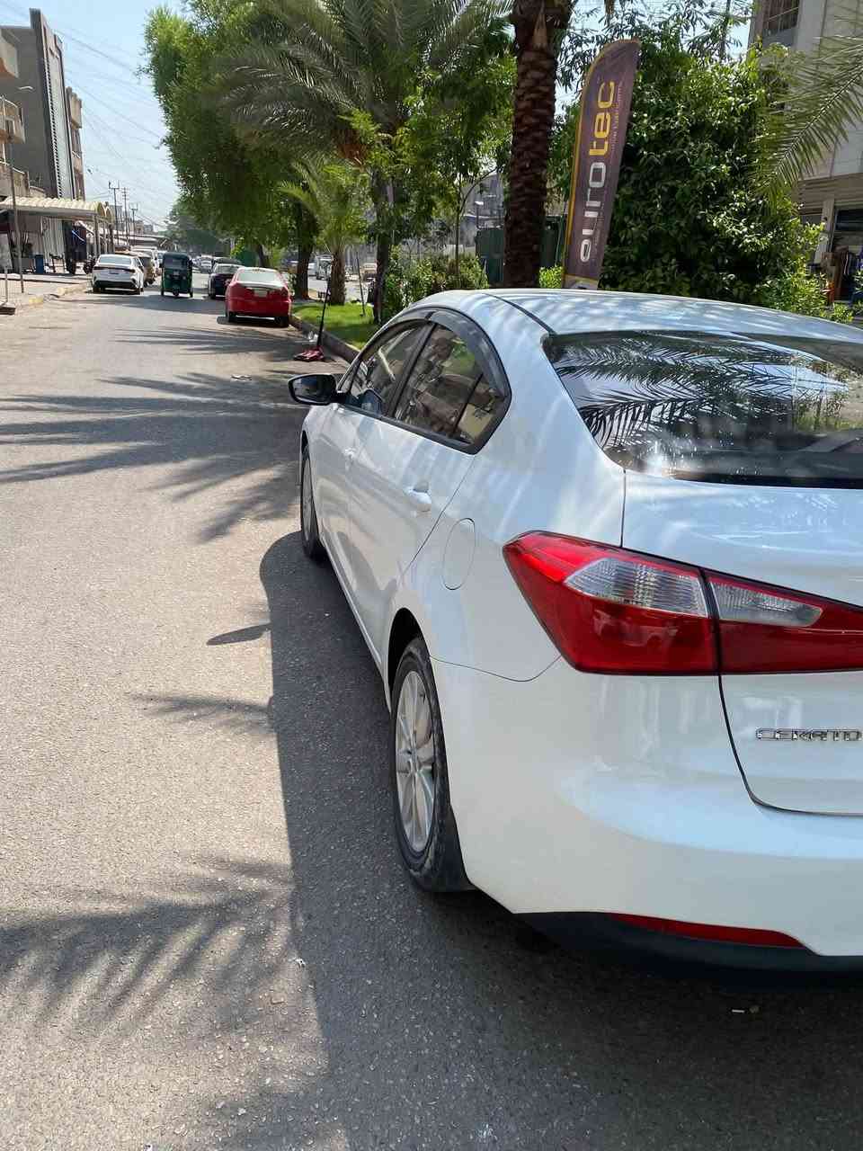 السلام عليكم للبيع 
كيا سيراتو 
موديل 2014 
مكينه 1600
ماشيه 169 الف 
سياره بيها بارد شي قليل وبيها صبغ ع كد شبر بالبنيد وبيها تكحيل فقط غير هذا كفاله من تبديل صبغ 
مواصفات سياره عاديه 
تحكمات فول 
شاشه +كامره 
3 انظمه قياده 
وباقي المواصفات المعروفه 
السعر 💸💵117 ورقه وبيها مجال الشراي 
📍المكان بغداد الكرخ 
الاتصال ☎️📞هـ***********
@إشارة
