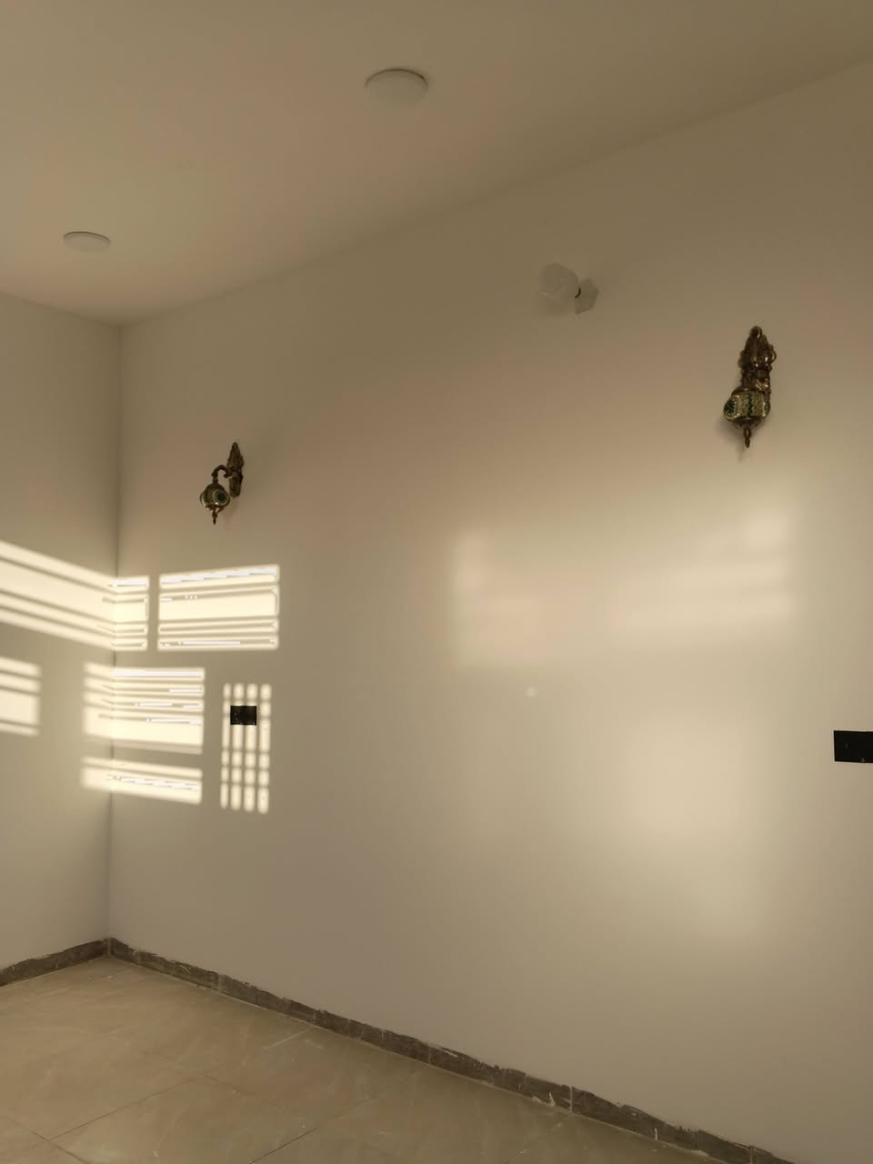 🏡 فرصة مميزة – دار للبيع (بناء حديث درجة أولى)

الموقع: تقاطع القدس – شارع التضامن

✨ المواصفات:
✅ المساحة: 100 متر
✅ طابقين
✅ 3 غرف
✅ بناء حديث درجة أولى
✅ جاهز للسكن
💰 السعر: 90
📞 للاستفسار الاتصال على الرقم ***********
