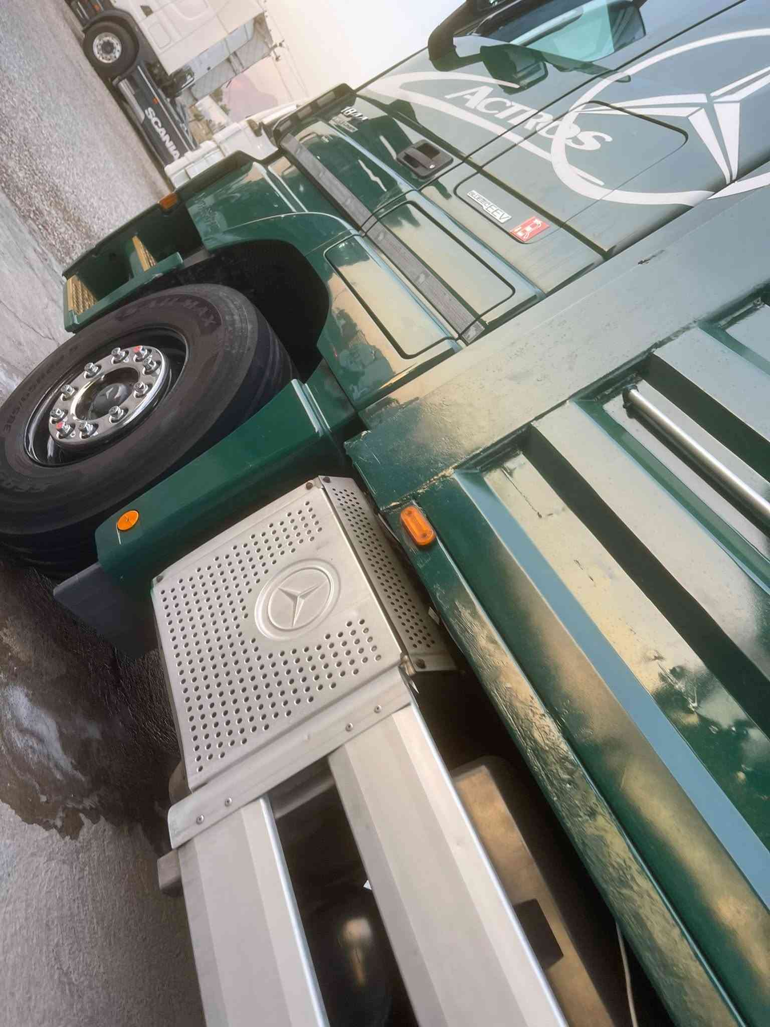Actros 1844.  2006.  سيارة جديدة مقفول عنوان السليمانية.  ***********
