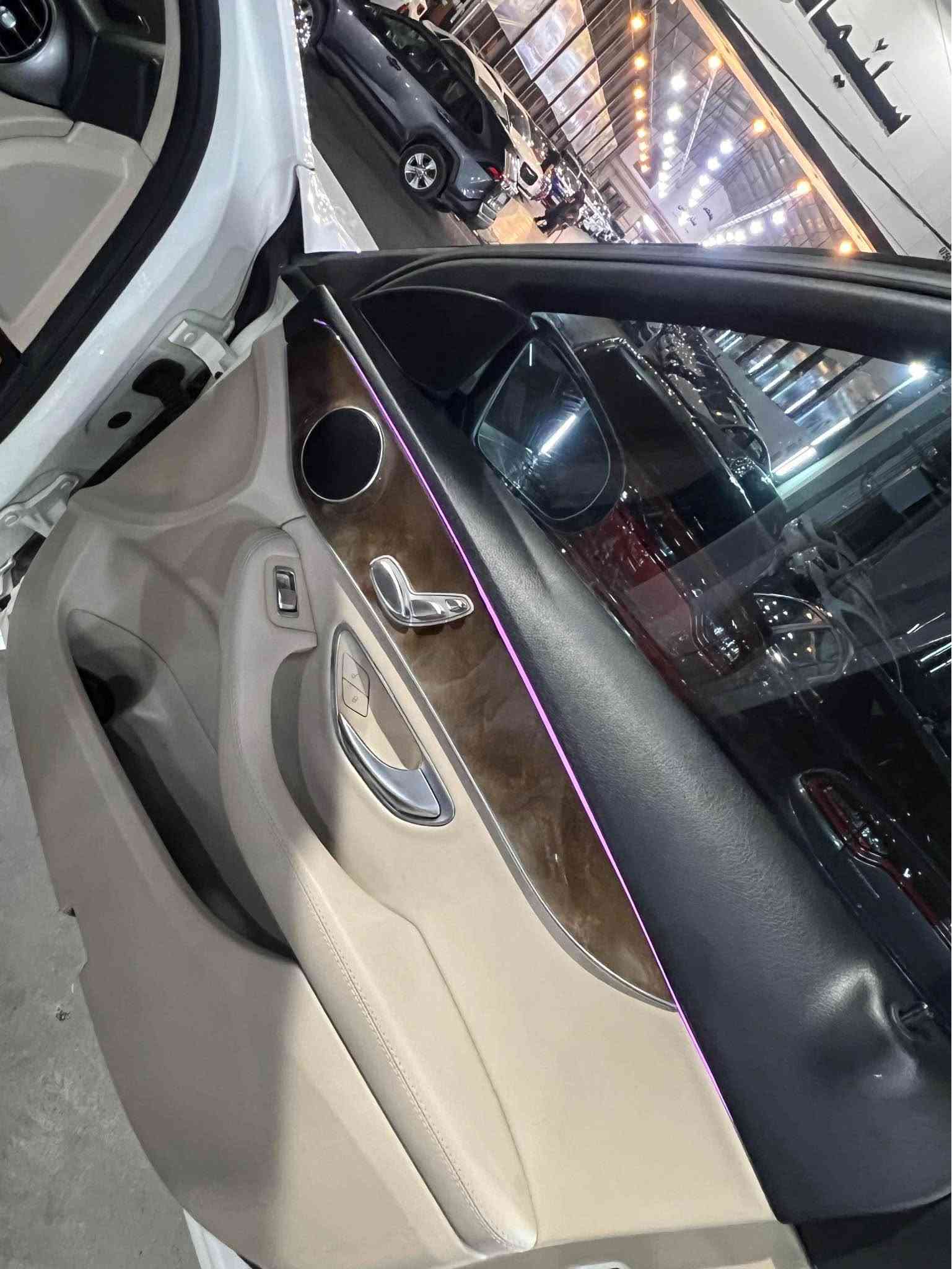 ماسلس ٢٠١٧
سيارةكة AMG
سيارةكة فولة بةس دةبل ماوس نية 
سيارةكة يةك جي كارتي هةية 
كلين داخيل بوة 
بي ژؤري بي ارباك 
گير مةكينة هةموي بةشةرت 
سياركة زؤر جوانة 
*********** أربيل, العراق
