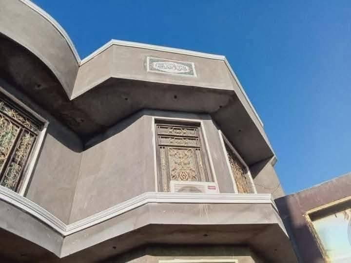 الباخ متفرغ شغل هندسي يعني موحجي درجه اولى 
الط مصاطر جص بورك تصفير خشن ناعم وجهيات داخل خارج كوبلا وجهات حسب الطلب مع وجود كادر شرط البخ هندسي***********

