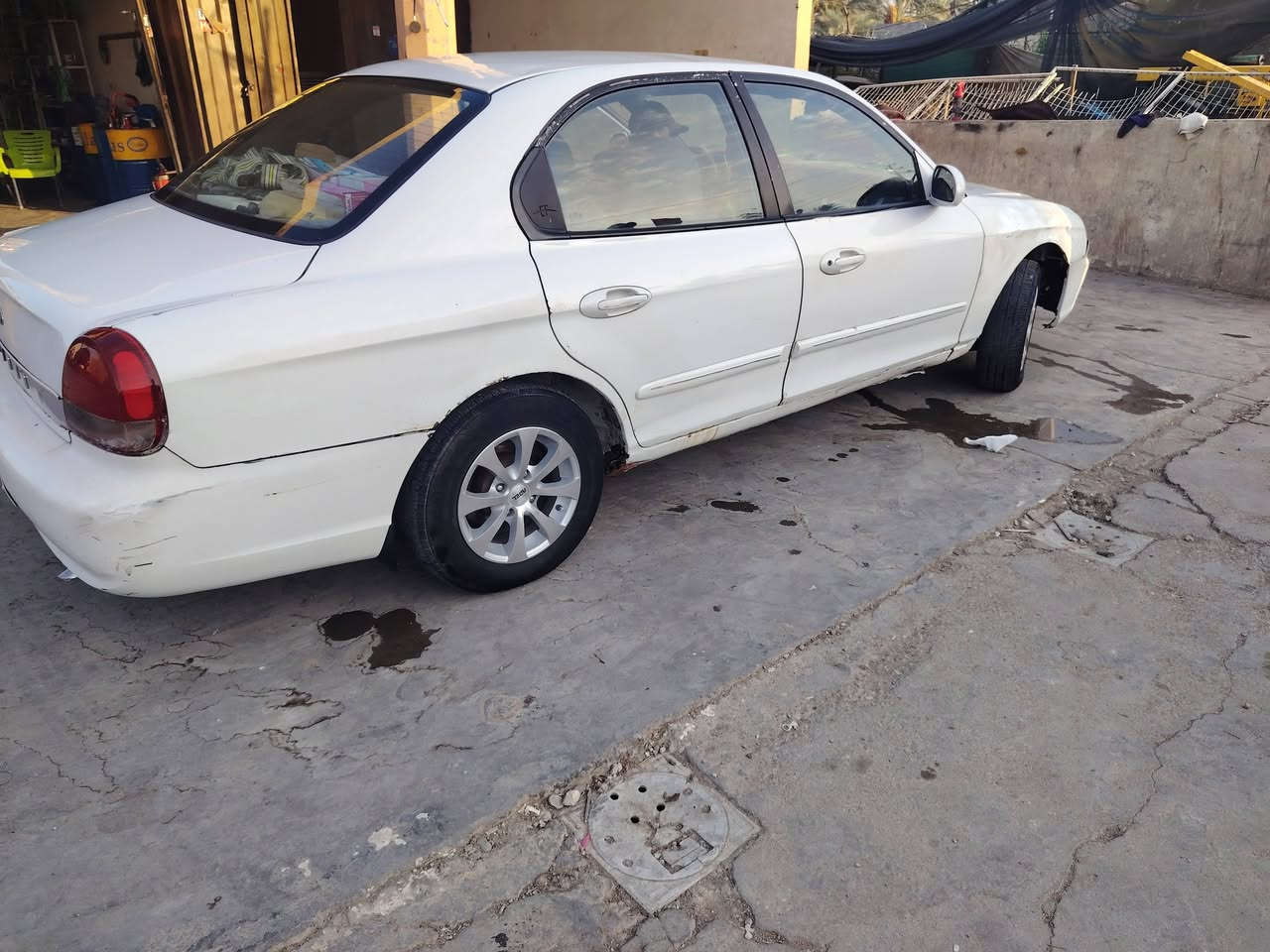 سوناتا موديل 2001 رقم بغداد انكليزي
سنويا لل2027 تبريد ثلج محرك 2000مفتوح حاويه  كير عادي باتري جديد ريمونت سنتر لك شاشه وكامره  ارضيه وكشنات وتنته جلد بلاد لايت علي ناصي زنون شمسي سياره عوزها ترتيب بسيطه ***********
