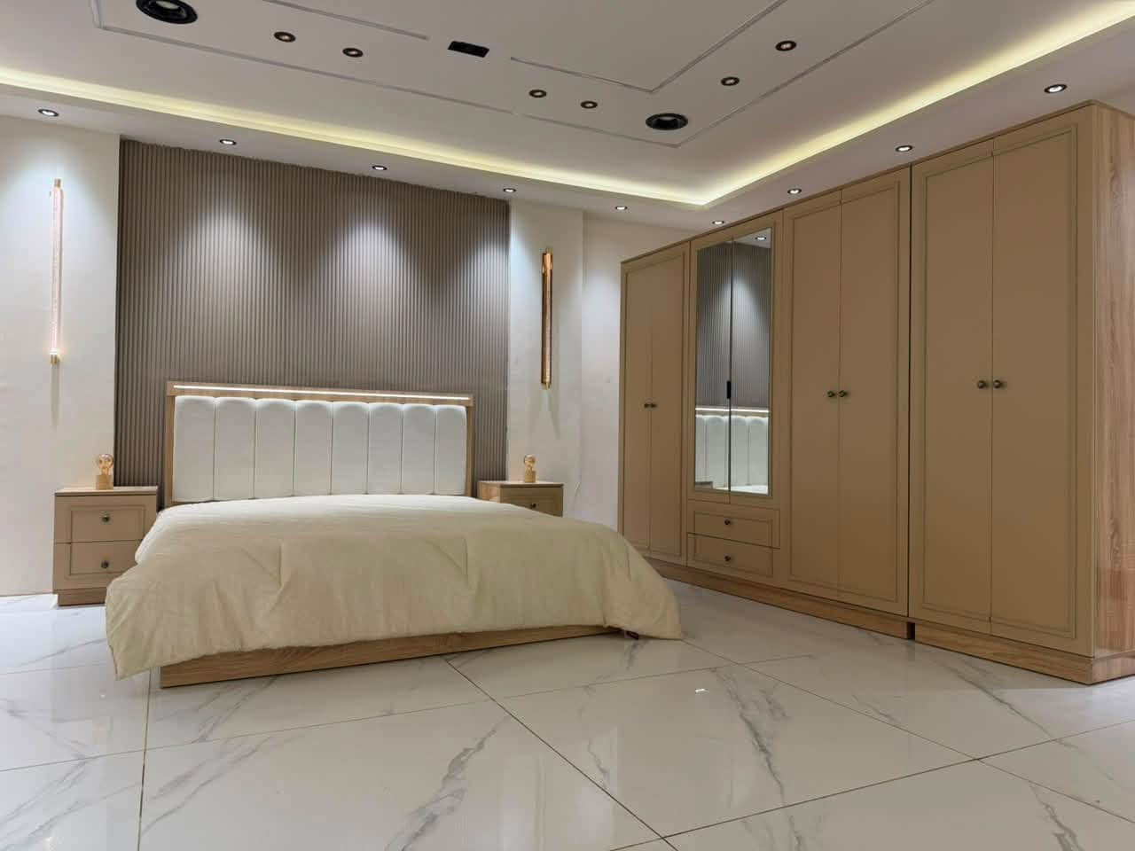 موديل همسة الجديد الون ميتاليك 

🛏 7 قطع كاملة
✅ قياس الكنتور مع الملحق 305 
✅ ارتفاع 210 •
✅ سرير مخزن جك

 💎السعر : 965 الف💸
  للحجز : ***********
