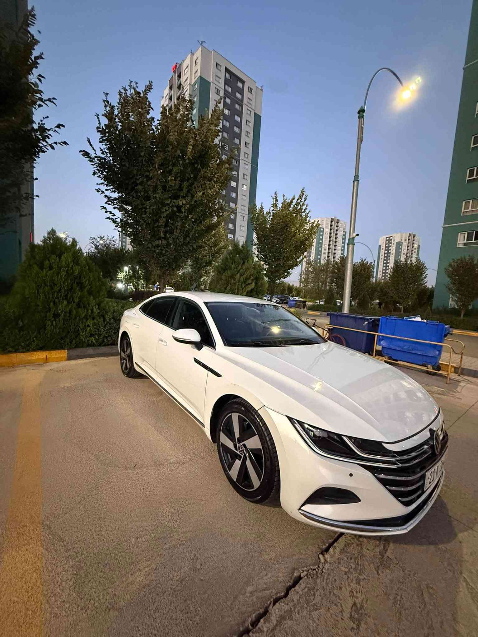 فولكسفاغن ارتيون 2021 SE  فول مواصفات عدا بانوراما 

مكينه 20 تيربو مامفتوحه 

حادثها بنيد جاملغ بدون دواخل بشرط ايرباك استيرن وراجع بلادي سنويه ورقم جديد 

مكانها سليمانيه 

سعرها مناسب 165$

***********

***********

@إشارة
