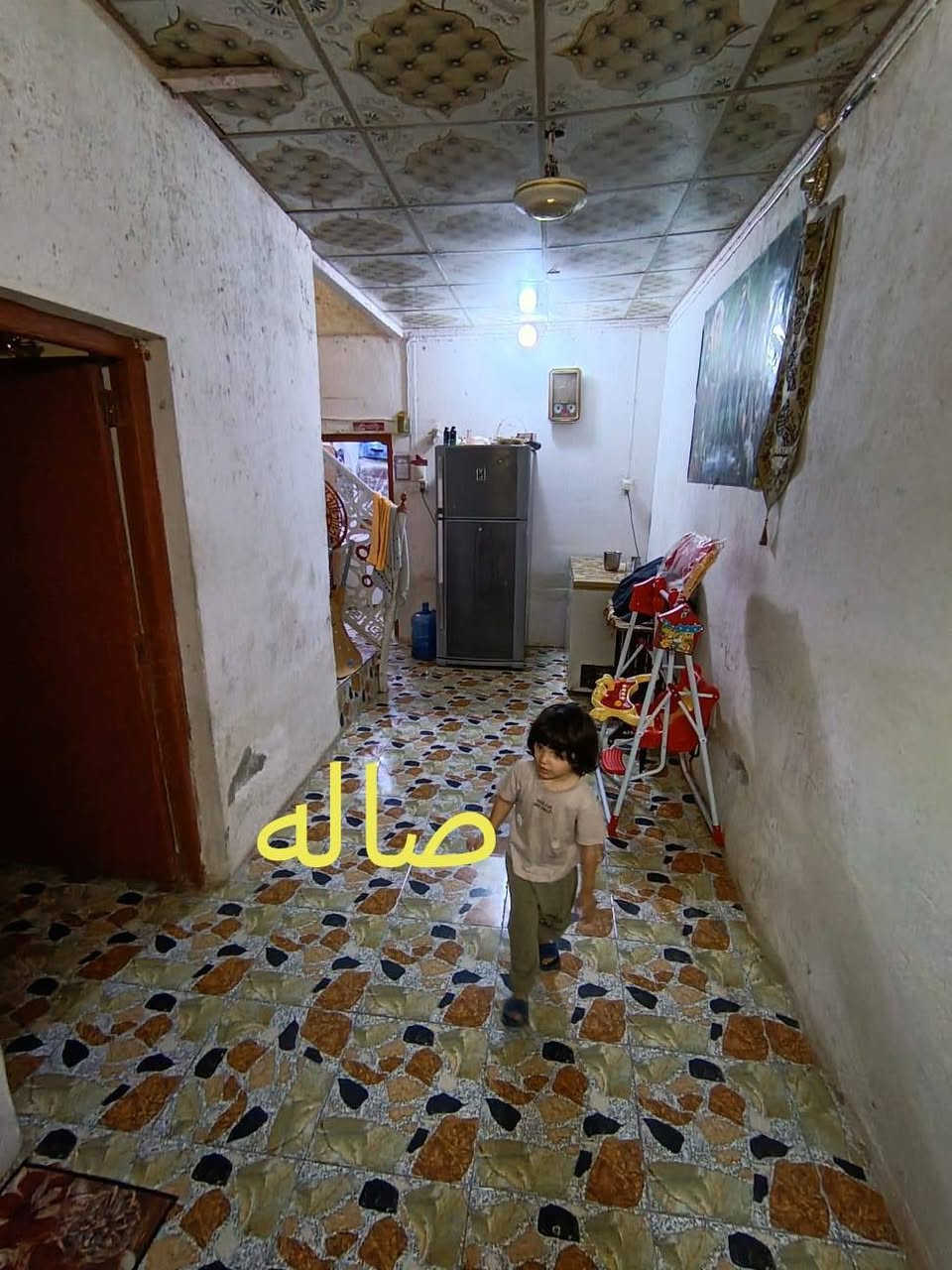 للبيع بيت نجف حي المهندسين المساحه 100م الواجهه 10 والنزال 10مقسوم مشتملين بناء شيلمان بس بيت ثاني ما صوره كاعده بيه عائله سعره 115....***********

نص مكتوب في الصور:
- استقبال
- صاله
- غرفه
- مطبخ