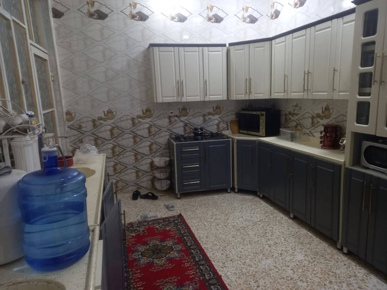 بيت للبيع200 متر قاط واحد ٢غرف وصالة واستقبال ومطبخ  و٢حمام داخلي وخارجي و٢مناور حي القصور يم معمل غاز عبعوب بناء سنة2022 سعر100وبيه مجال. تعال وشوف وتدلل ***********🌺***********علي الساعدي
