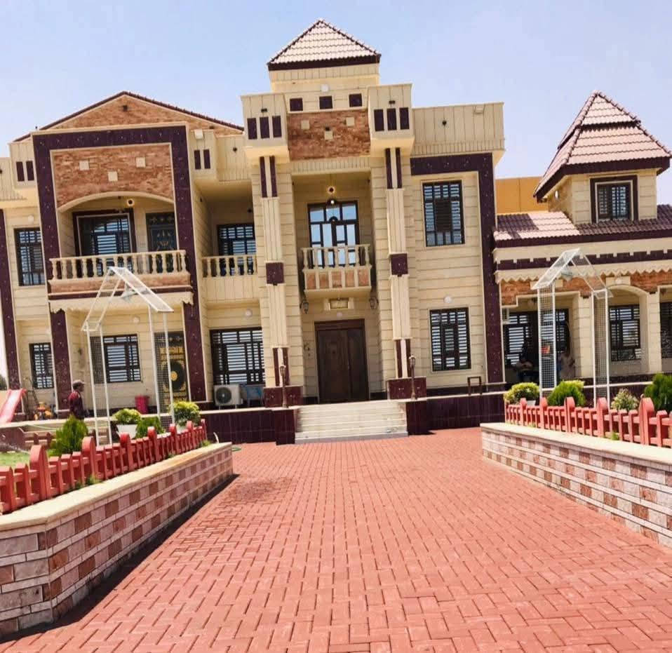يوجد كادر مقرنص مزارع حدائق شوارع
شغل درجه اولئ 
الكادر متاوجد 24ساعه 
هاتف ***********

نص مكتوب في الصور:
- ***********
- متاوجد كادر مقرنص ***********