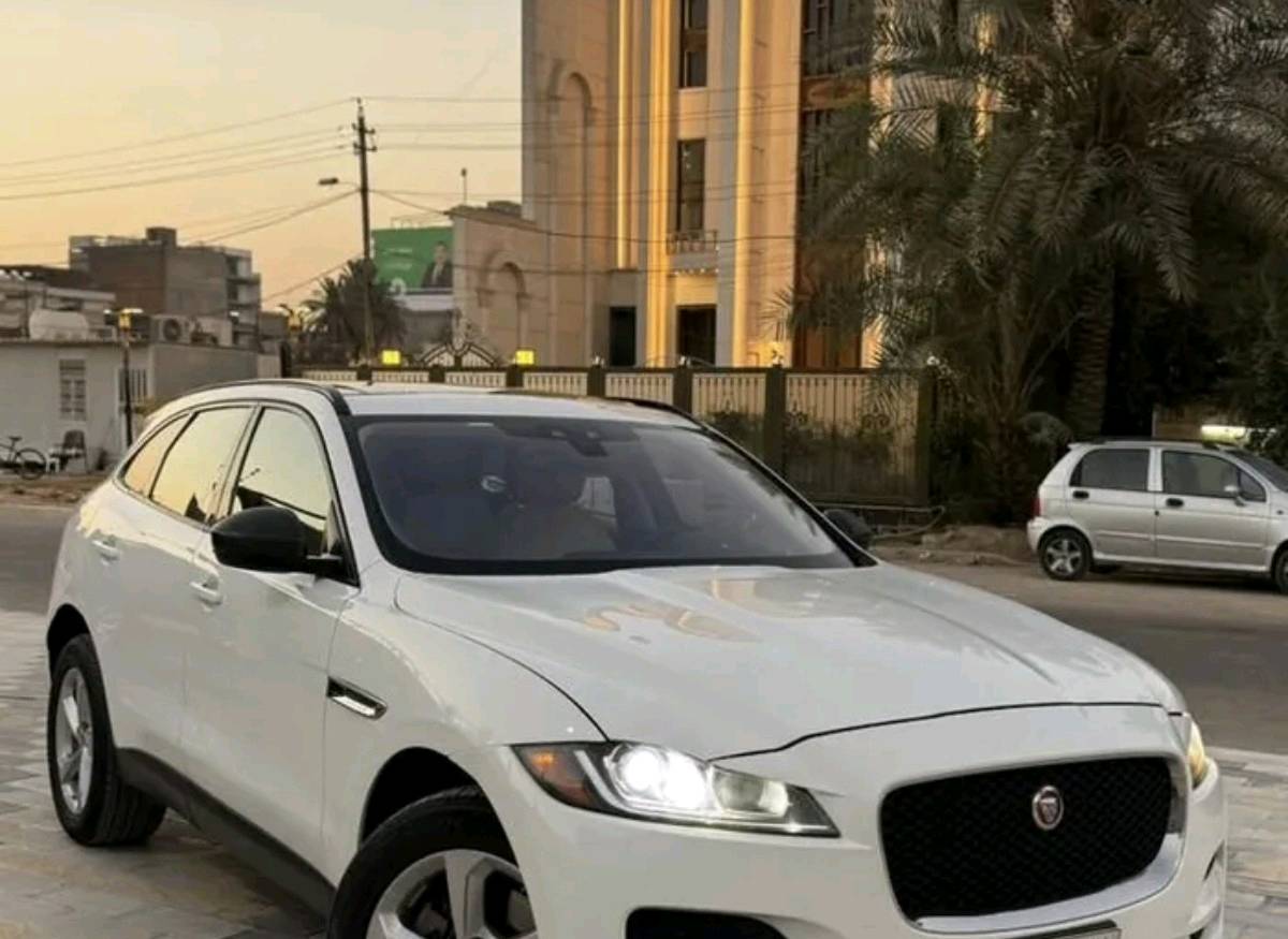 للبيع: جاغوار F-Pace بحالة ممتازة وكالجديدة  
​إذا كنت تبحث عن الفخامة الفائقة والراحة مع الأداء الرياضي القوي، فهذه السيارة هي الخيار المثالي لك.  
​الماركة والموديل: جاغوار F-Pace  
​نوع الهيكل: SUV / كروس أوفر فاخرة  
​اللون الخارجي: أبيض ملكي مميز
​الفرش الداخلي: جلد طبيعي باللون البيج الفاخر (حالة ممتازة ونظيفة جداً)
​الحالة العامة: السيارة بنظافة ممتازة جداً، مظهر خارجي أنيق، ومقصورة داخلية مريحة تعكس الفخامة البريطانية.
​أبرز المواصفات والمميزات:
​تصميم خارجي جذاب مع لمسات الكروم والأناقة الكلاسيكية.
​ثبات ممتاز على الطريق وتجربة قيادة ممتعة وسلسة.
​مقاعد جلدية مريحة مع تحكم كهربائي.
​شاشة عرض ونظام معلومات متكامل، مع تقنيات راحة وأمان متقدمة.
​مساحة واسعة ومريحة للعائلة وللسفر.
للتواصل على  هذا الرقم ها
***********