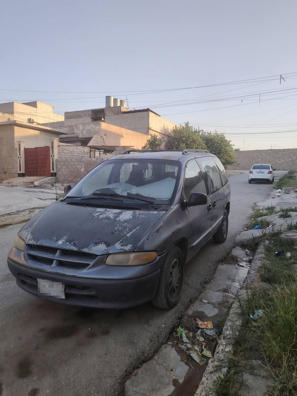 🚗 دوج كارافان موديل 1998 للبيع 
​سيارة دوج كارافان (Dodge Caravan) للبيع، مناسبة
جداً للعائلة أو الاستخدام اليومي والاشتراكات.
​📋 المواصفات والتفاصيل:
​نوع السيارة: دوج كارافان (Dodge Caravan)
​الموديل: 1998
​الرقم: رقم نينوى (خصوصي)
​التبريد والتدفئة: شغال ومكفول ❄️
​البودي والحالة العامة: موضح بالصور.
السيارة بأسمي سنويتها الى2028
​💰 السعر والمكان:
​السعر: 40 ورقة 
​المكان: الموصل
​📞 للتواصل والاستفسار:
​رقم الهاتف / واتساب: ***********
