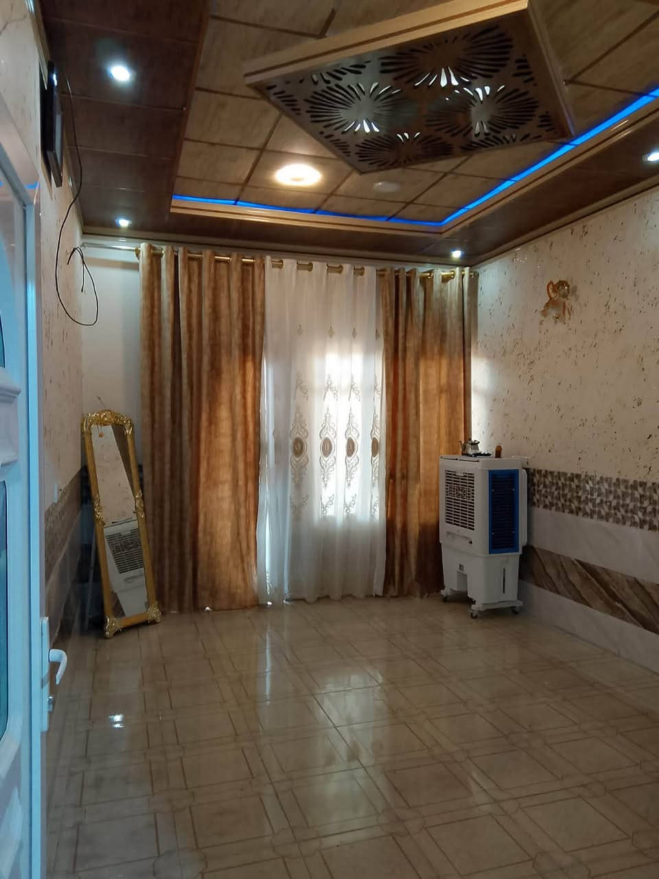 🏠🔥 بيت للبيع – حي ملايين الثانية 🔥🏠
📍 موقع مميز جداً قريب من شارع المدخل
🔄 مناسب للبيع أو المراوس

📐 المساحة: 120 م²
🏠 طابق ونص
🛏️ غرفتين نوم
🛋️ استقبال
🚿 ومشتملات

📜 زراعي – يوجد كرت بلدية
💥 فرصة ممتازة للسكن والاستثمار بسعر مناسب!

📞 للاستفسار والتواصل:
***********

***********
***********

🏢 مكتب التصميم الملكي
📍 طريق موصل – دهوك مقابل الكمرك

#بيت_للبيع #حي_ملايين #ملايين_الثانية #عقارات_نينوى #عقارات_الموصل #بيت_للبيع_في_الموصل #التصميم_الملكي

