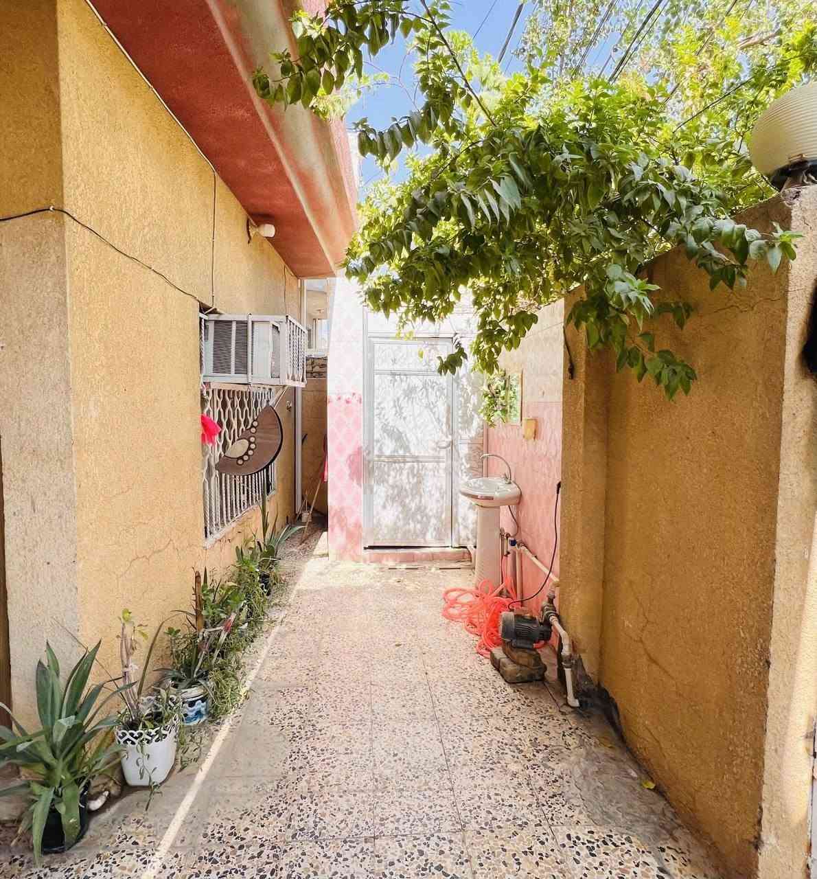 � دار للبيع – نادر الثانية / منطقة قراغول
فرصة مناسبة للسكن، دار سكنية طابقين بمساحة 150 متر، وتحتوي على:

🔹 3 غرف نوم

🔹 مطبخين

🔹 3 مجاميع صحية

🔹 عدد 2 مناور

🔹 ماء ومجاري

🔹 كهرباء

🔹 خط مولدة ذهبي ⚡

🔹 إنترنت 🌐

🔹 طابو زراعي – سند 25

📍 الموقع: نادر الثانية – منطقة قراغول

📞 للجادين فقط، للاستفسار والتفاصيل يرجى التواصل

***********  رقم صاحب الدار
