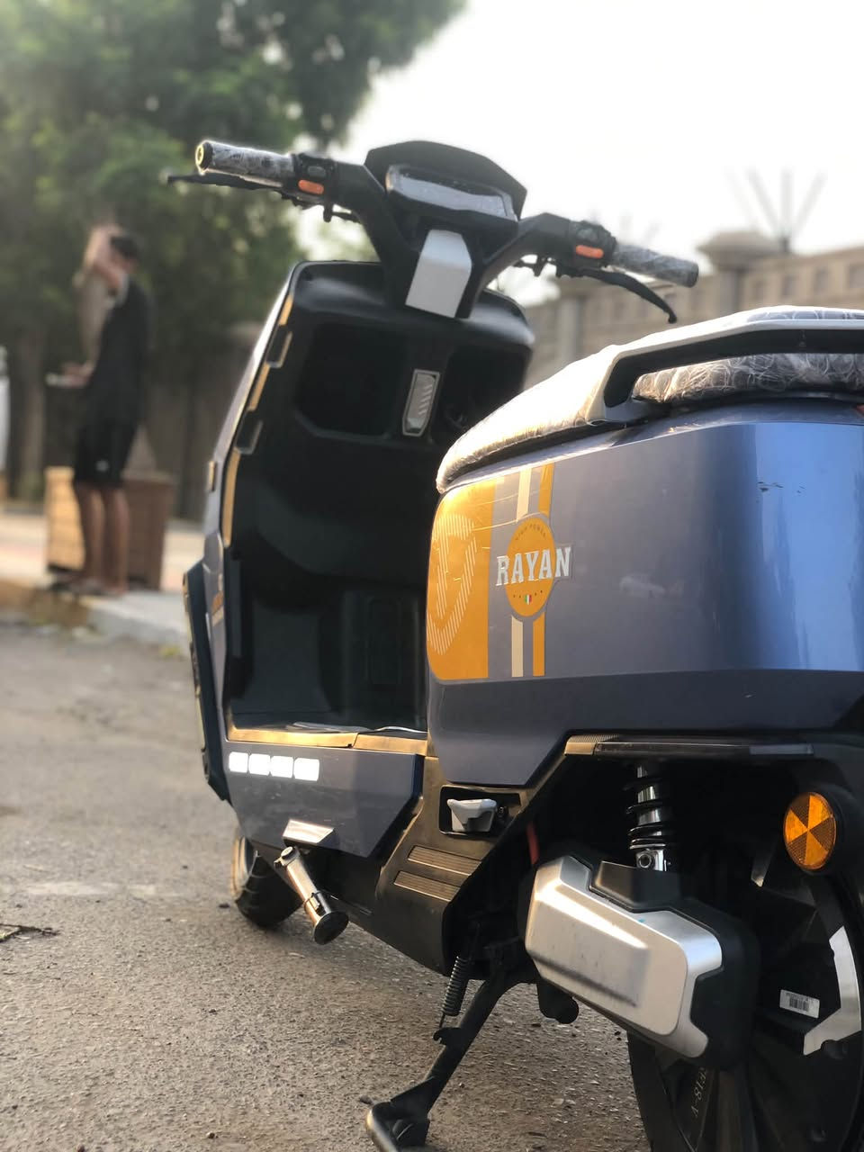 السلام عليكم
دراجه ريان ام عيون وحش الكون 
للبيع السعر 750 وبيها مجال للتواصل اتصال ***********
المكان بغداد شارع حيفا 
الدراجه جديده بمعنه الكلمه نضافتها 99‎%‎
