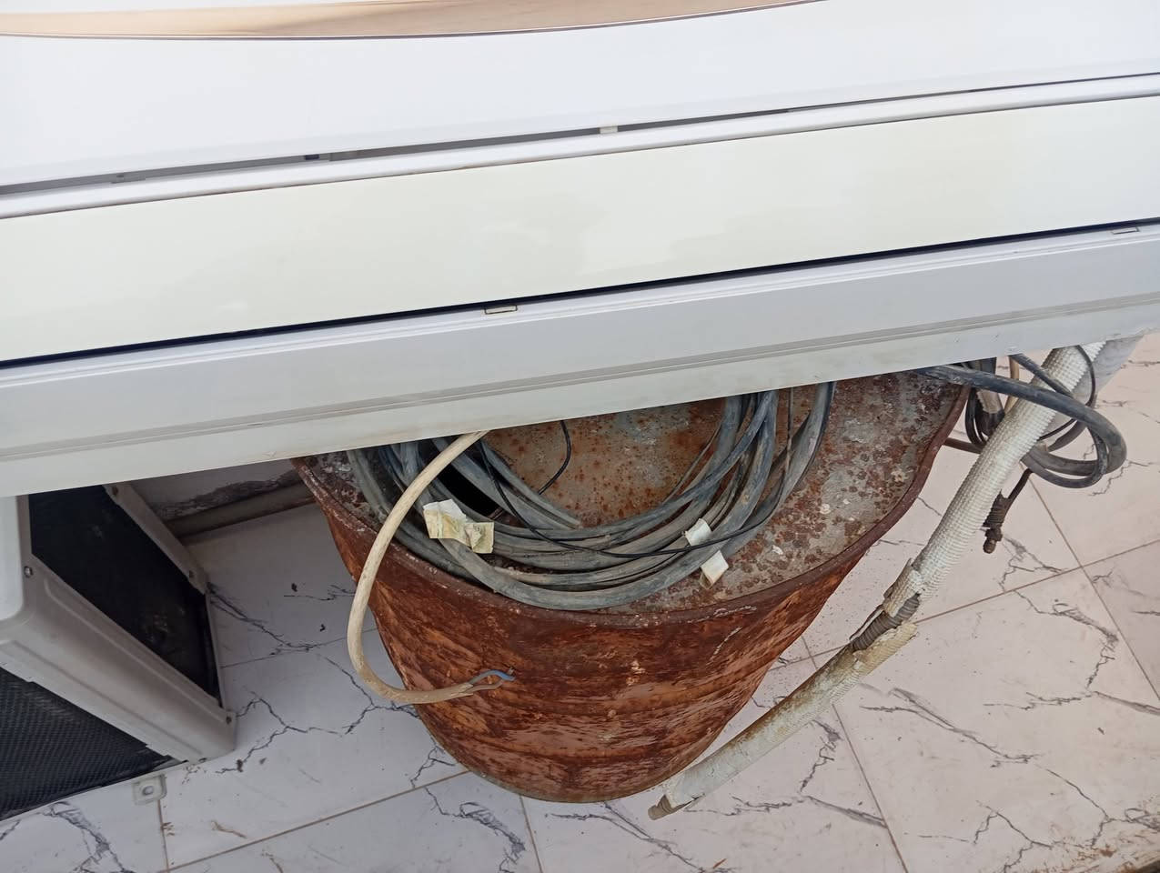 اغراض للبيع سبلت طنين بشرط شغل جنرال سعرها ٣٥٠ الف مبرده ٤٠ ومروحيه ١٥ عنوان بنجه علي رقم موبايل ***********
