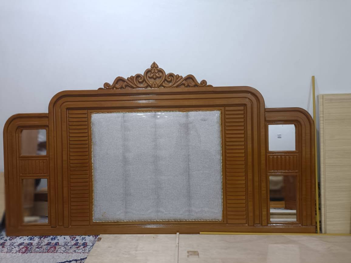 السلام عليكم غرفه جديده ما مستخدمه للبيع مكان الغرفه ابو الخصيب شارع المحكمه  للتواصل ***********
