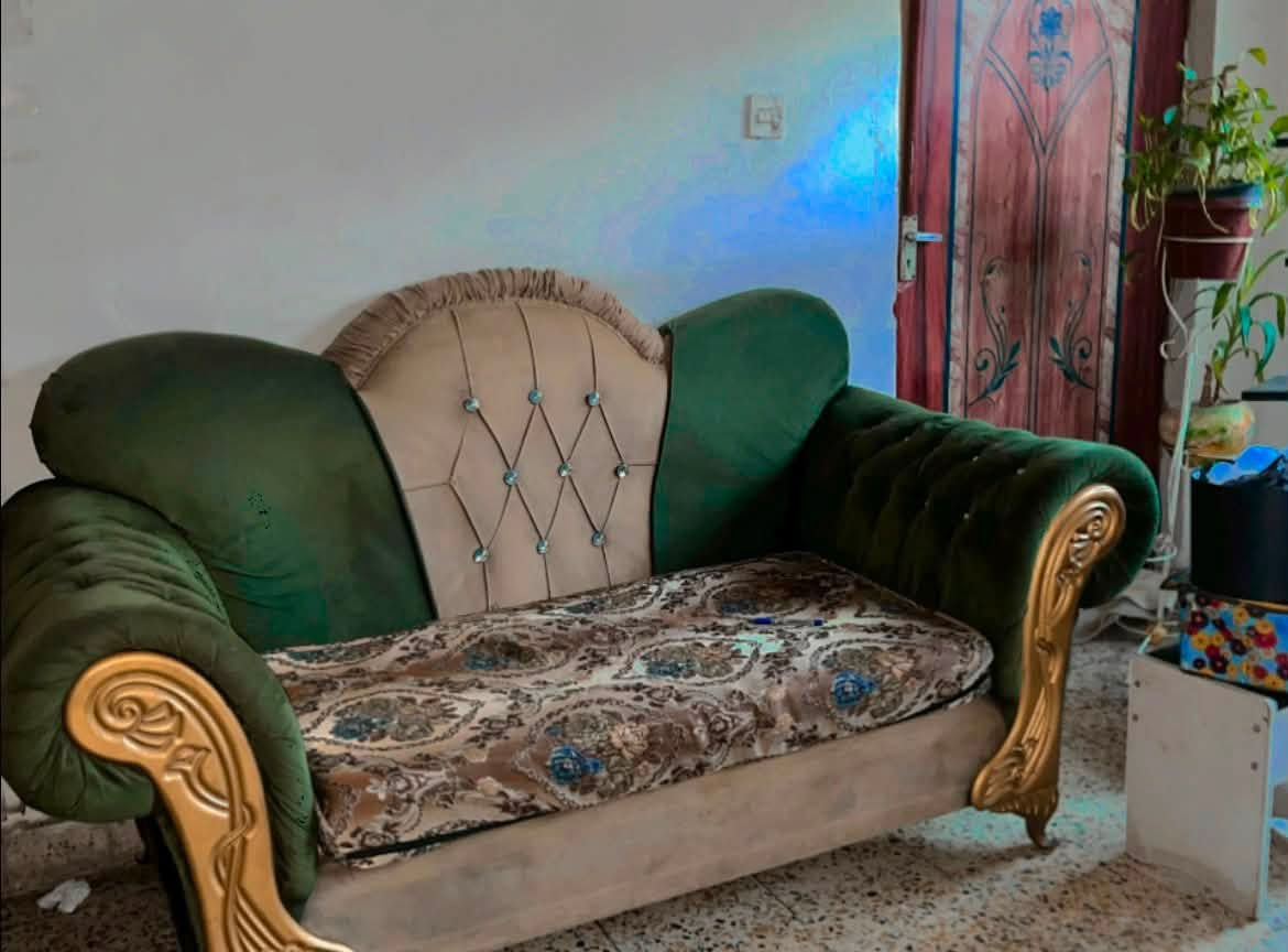 تخم للبيع عشر مقاعد
كلش حلو ومريح بالكعده والله اهد كلش قويات 
مكان بغداد الغزالية 
السعر : ٣٥٠
رقم :***********
