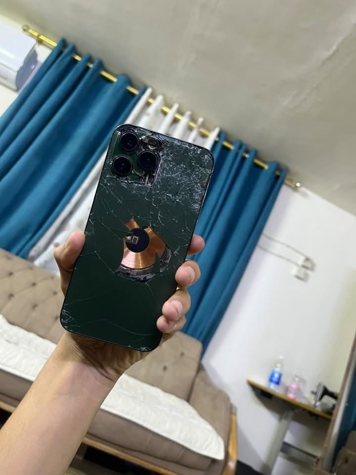 ايفون ١٣ برو ماكس • ١٢٨ • ايكلود مقفل