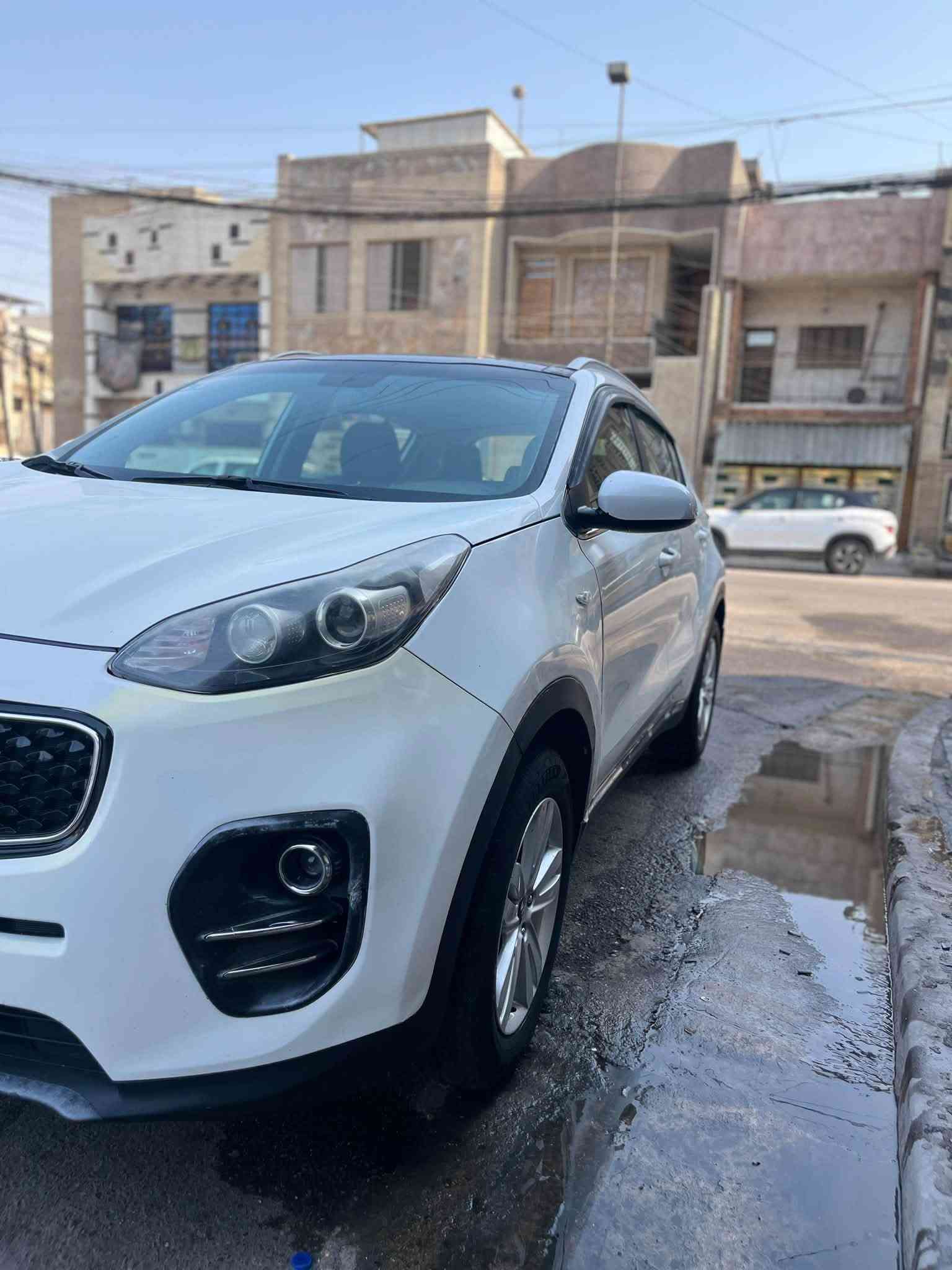 يالله السلام عليكم
سبورتج موديل 2018 خليجي 

سياره بيهه طخه بين الباب مال سايق وجاملغ 

مصورهه واضحه وبيهه شويه بل بنيد امبين واضح 

بيهه سونار مال مندلاوي قبل يومين سويته 

موصفات السياره فتحه بنوراما حساست خلفيه تحكم ستيرن كامره نضام من حدرات  ويلكب لايت عدسه يصعد وينزل  مكينه 1600 جي تي اي خير من الله تبريد ثلج 

رقم اربيل اتريد تحويل وكاله حاضر   

سياره موجوده ابشارع فلسطين 

هذا رقمي *********** 

سعر السياره امناسب ماكو هيج سعر لو دور منه سنه 

128 $ وبيهه مجال معجبك اشوف غيرهه ان شاءالله
