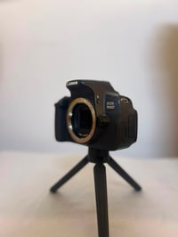 كانون 700d نضافه فول 100% شاشه قلاب لمس   ملحقات  زوم رياضي 75/300EF ش...