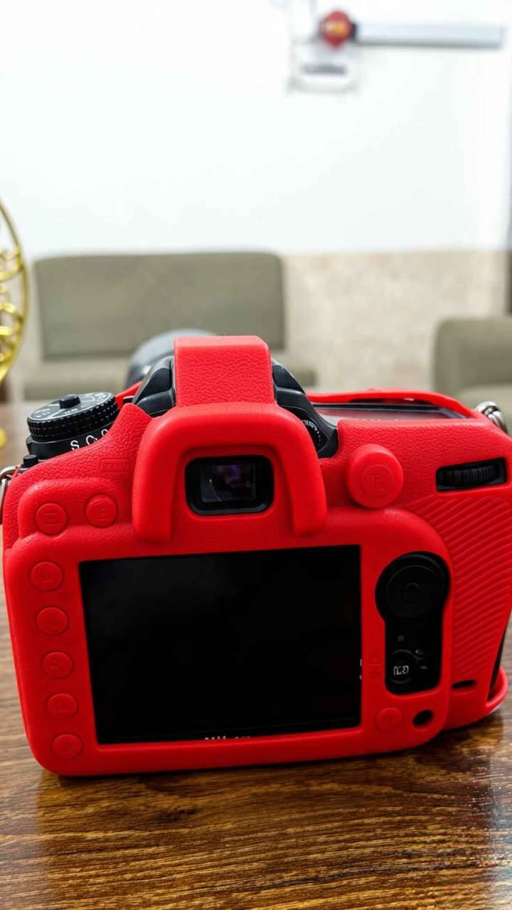 📸 للبيع كاميرا Nikon D7200

كاميرا نيكون D7200 بحالة ممتازة، مناسبة جداً للتصوير الفوتوغرافي، المناسبات، البورتريه وتصوير الفيديو.

استخدام قليل 

 جودة تصوير عالية ودقة ممتازة
 أداء قوي وسريع بالتصوير
 تركيز تلقائي دقيق
 مناسبة للمصورين والهواة والمحترفين
 الكاميرا نظيفة ومستخدمة بعناية
 لا توجد مشاكل في التشغيل أو التصوير

المرفقات: ستنان الكاميرة مع فلاش ليلي مع بطاريات عدد 2مع رام بذاكرة 32مناسب مع حقيبة للستان وحقيبة للكامرة مع عدسة اضافية 

 الموقع البصرة _ قضاء القرنة 

 السعر: [ 620الف وبيها مجال ]

 للتواصل: [ *********** ]

الجادين فقط، والفحص متاح قبل الشراء. القرنة, البصرة

