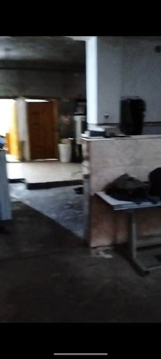 السلام عليكم بيت عشوائي للبيع هذني صور وعندي فيديو كامل اله هم تعال خاص مكانه ام الكبر والغزلان مال ابو درع البيت خلفي بس الممر جبير تدخل بي ستوته البيت ١٤٠ لو ١٤٤ تقريبا جبير بي غرفتين ومنور ومطبخ حار وبارد وترك ٢ وحمام وتواليت وانتو بكرام البيت نص كاشي ونص صب الممر شتايكر طابق واحد  سعره ٨٠ مليون وبي مجال
رقم الهاتف *********** بغداد, العراق

نص مكتوب في الصور:
- ٣ تشرين الأول، ٢٠٢٦ ٠١:٤٠ م ٦٦٪ ٠٠:٤٦ ٠٠:٠١ المشاركة المفضلة التعديل الذكي حذف المزيد