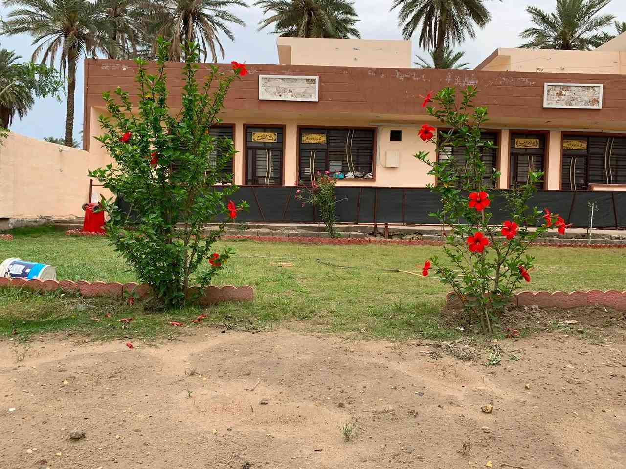 قطعه ارض للبيع مساحتها 800 م جنس الارض طابو زراعي صرف مشيد عليها ثلاث دور فيها ماء وكهرباء ومجاري باقي فقط التبليط بسعر مناسب مستعجلين على البيع  للاستفسار الاتصال على الرقم ***********
