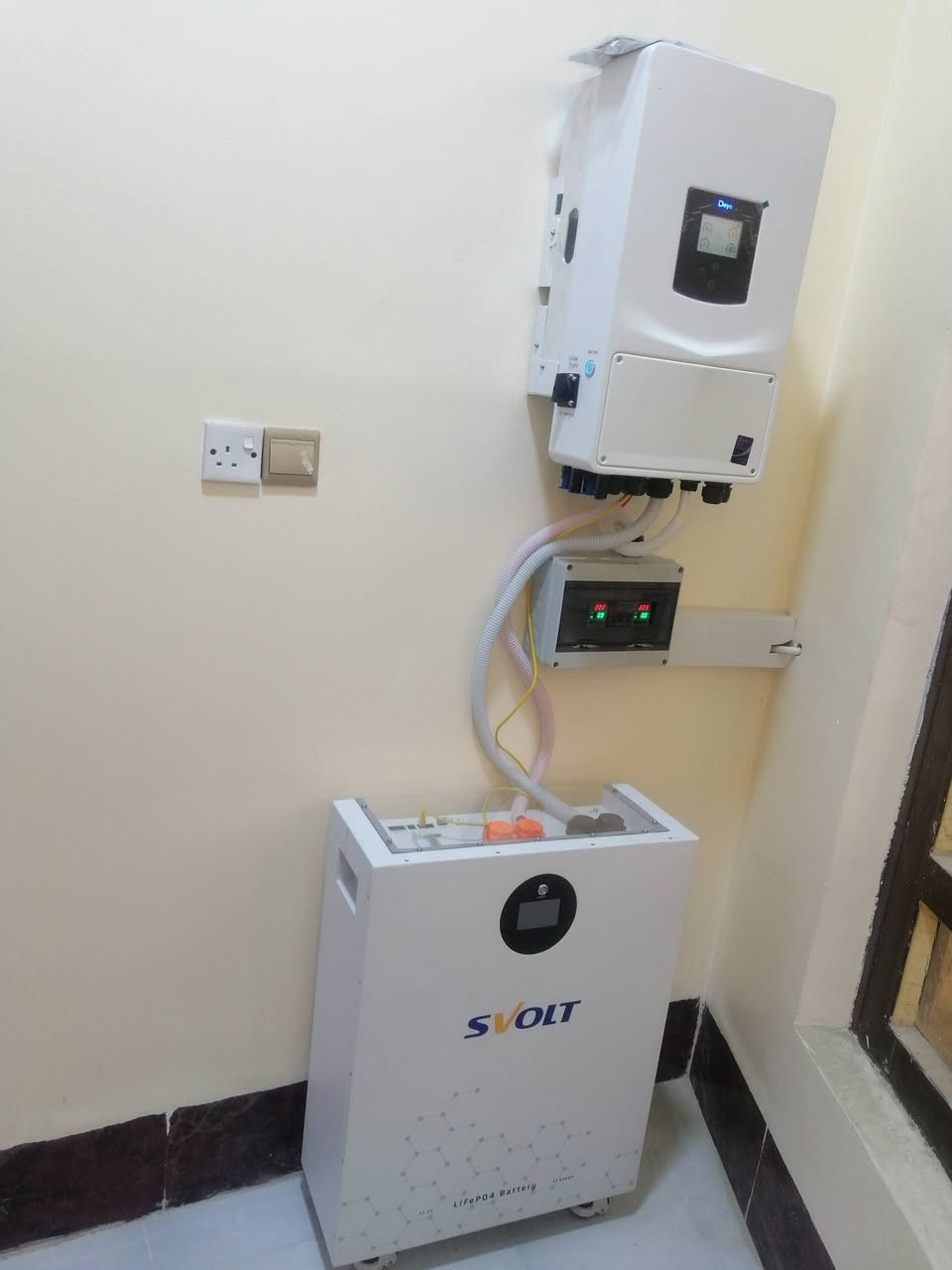 طاقة شمسية • انفرتر Deye ٨ كيلوواط • بطارية SVOLT ١٧٫٩ كيلوواط