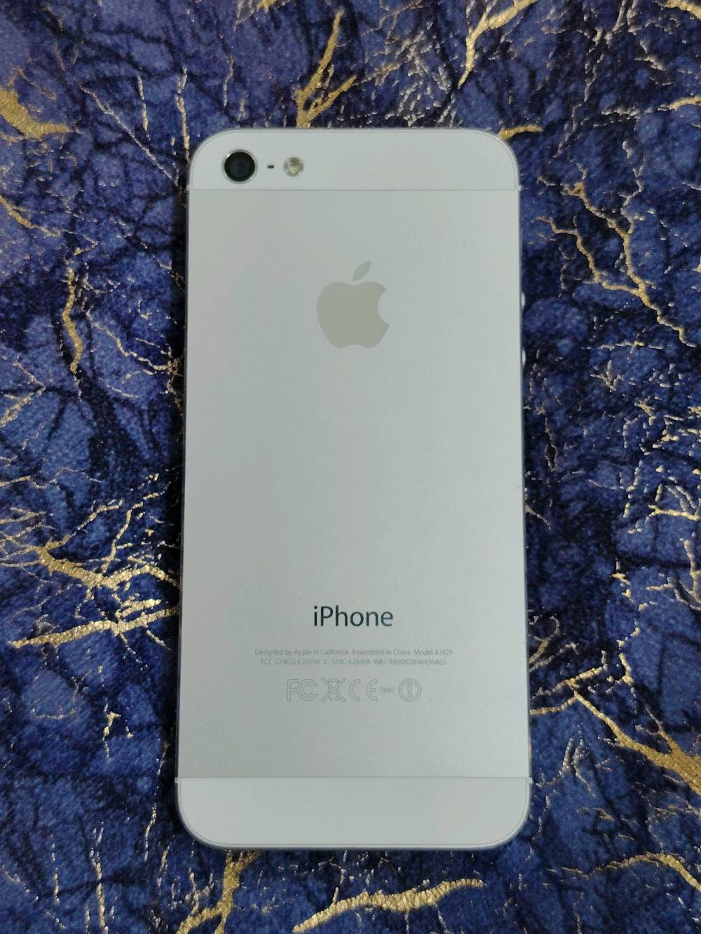 ايفون 5s فايف قطعه نادره تخبل خاليه من الشخوط نضافه فول وعلي يوتيوب شغال كل شيء نت اتصال سيم كارت 