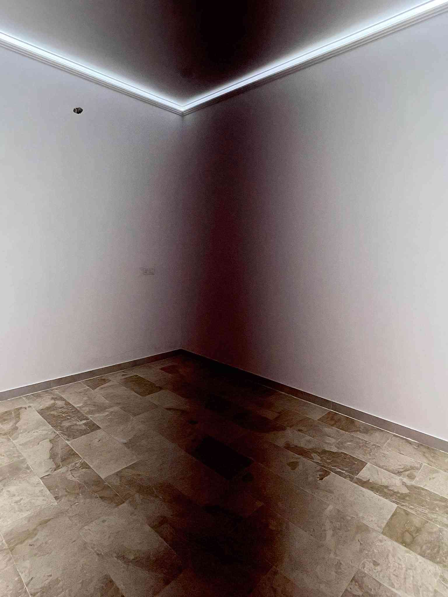 دار للبيع بمساحة 60 متر تصميم حديث و شغل درجة اولى🏠
📍موقع البيت حي الجهاد منطقة الضباط - قرب  4 شوارع

تفاصيل البيت ⬇️
واجهة 4/70
➖ طابقين ونص.
➖ الداخل 4 غرف نوم واسعة.
➖ صالة الاستقبال 
➖ مطبخ مرتب
➖ حمامين بنظام حديث

التشطيبات والمواد ⬇️

➖ الواجهة تغليف بورسلين.
➖ الأرضية مرمر عماني
➖ الشبابيك ألمنيوم عازل بجودة ممتازة.
➖ ديكورات داخلية

📌 للاستفسار و معاينة البيت ميدانياً

الاتصال على الارقام ابو يوسف ***********
