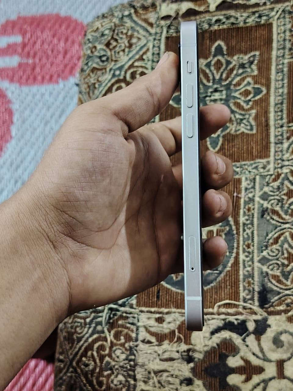 ايفون 12 العادي نضيف ما بي شخط مابدل بي اي شي اذكره 128 بطاريه 91 ما مرفوعه بلادي جهاز نضيف شراي تصل ودلل مكاني بغداد الشعله رقمي ***********
