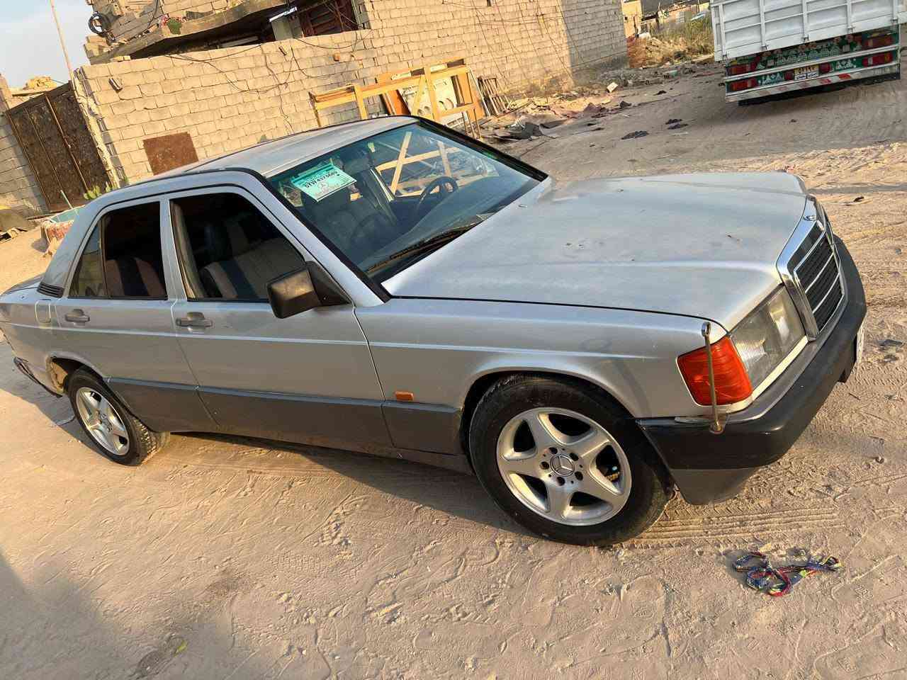 سلام عليكم مارسدس 190 طياره مديل 86 السياره اي ضربه مابيه مكفوله بس صبغ جماليه مكينه بلاديه للستفسار ***********
